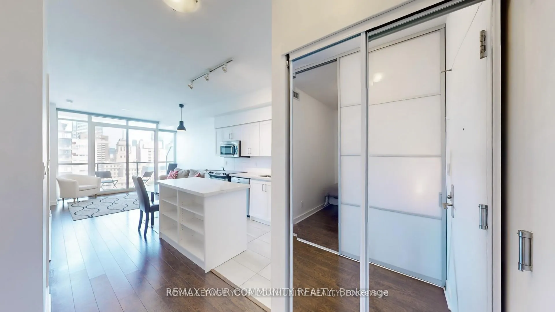 Photo 15 of Unit 2305, 126 Simcoe St Street, Toronto, Waterfront Communities — HOMEH