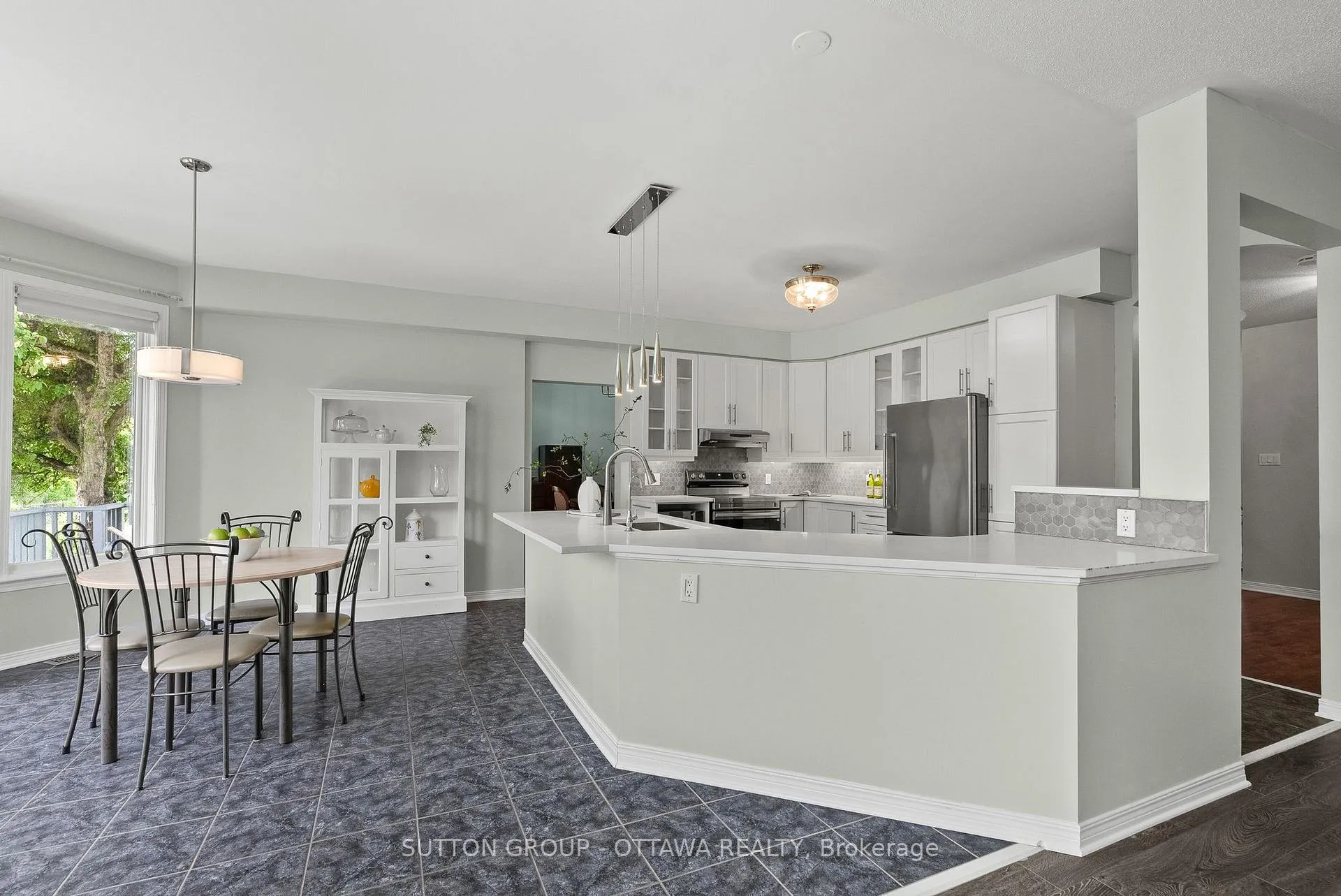Photo 13 of 4195 Wolfe Point Way, Ottawa, Riverside South/Gloucester Glen — HOMEH