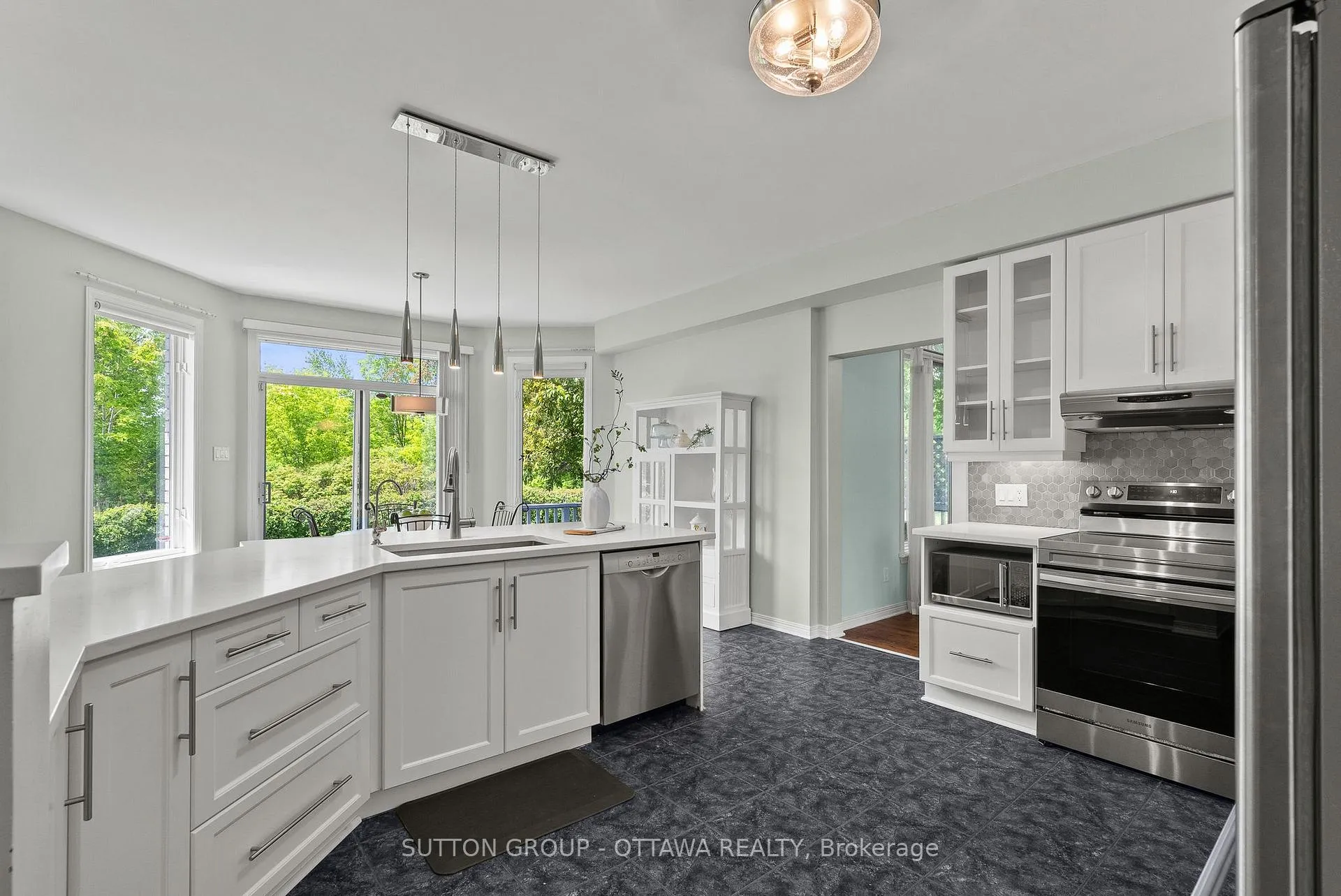 Photo 16 of 4195 Wolfe Point Way, Ottawa, Riverside South/Gloucester Glen — HOMEH