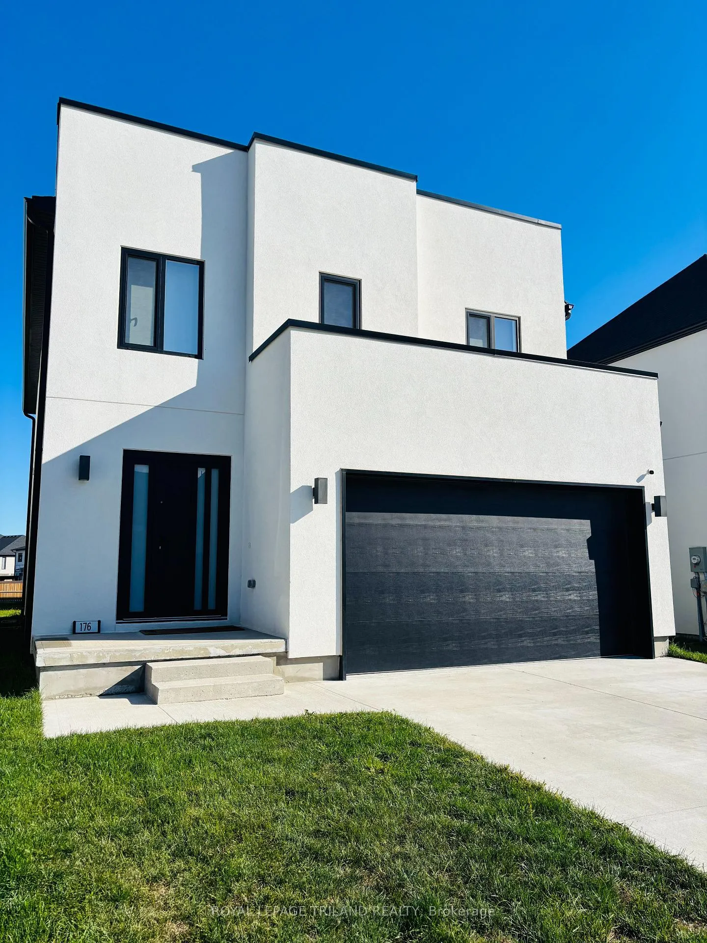 Photo 2 of 176 Winlow Way, Middlesex Centre, Rural Middlesex Centre — HOMEH
