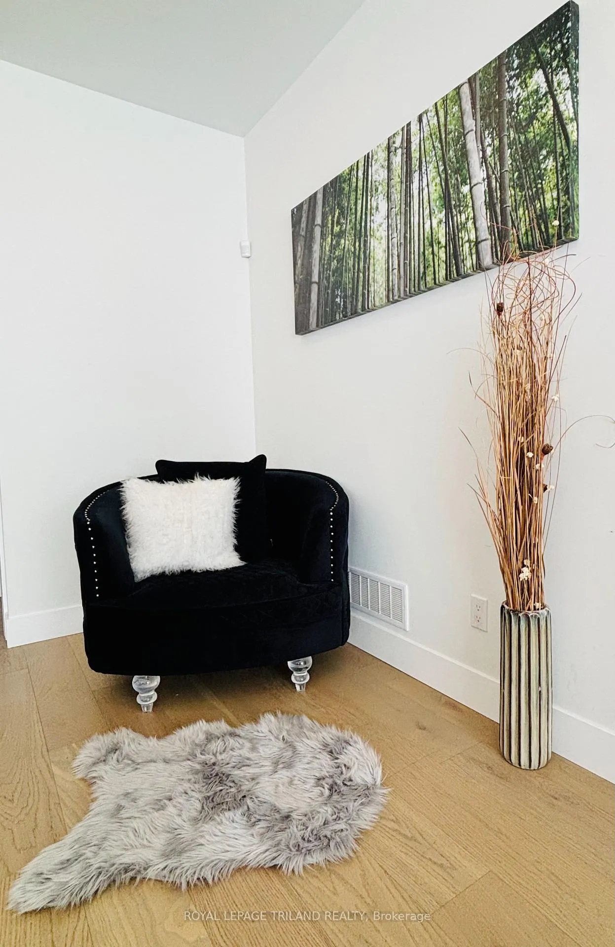 Photo 4 of 176 Winlow Way, Middlesex Centre, Rural Middlesex Centre — HOMEH
