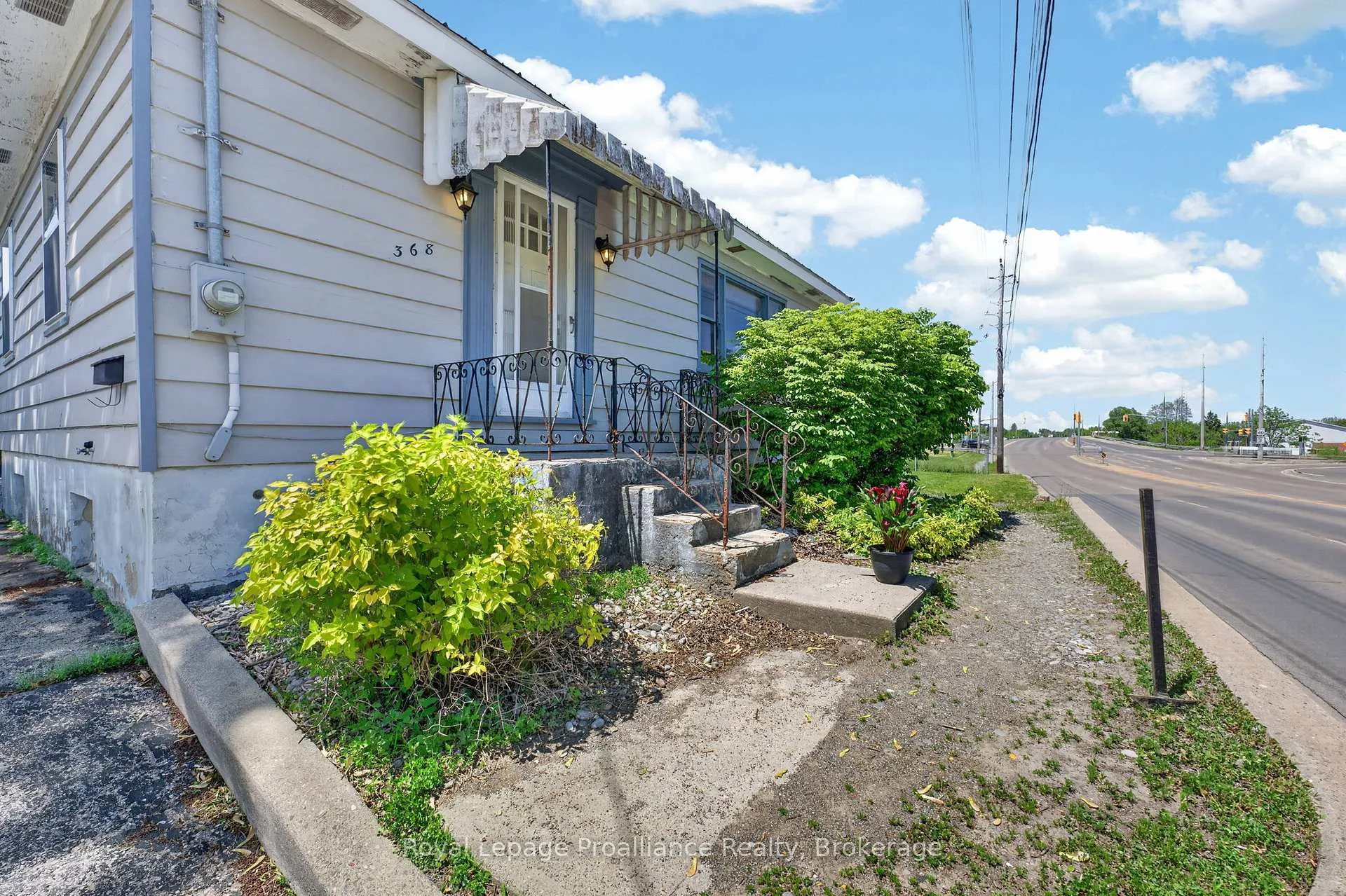Photo 2 of 368 Sidney Street, Belleville, Belleville Ward — HOMEH