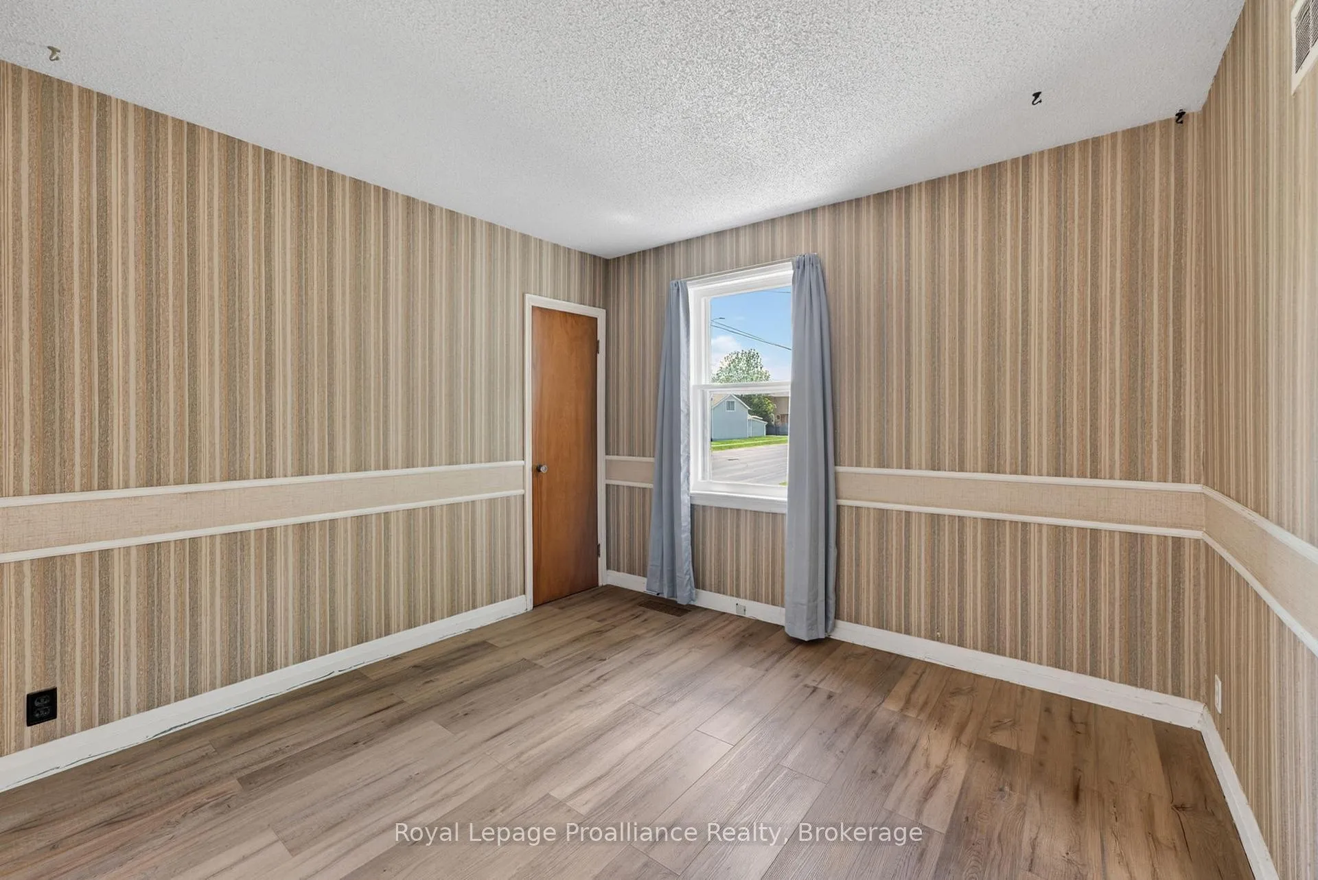 Photo 11 of 368 Sidney Street, Belleville, Belleville Ward — HOMEH