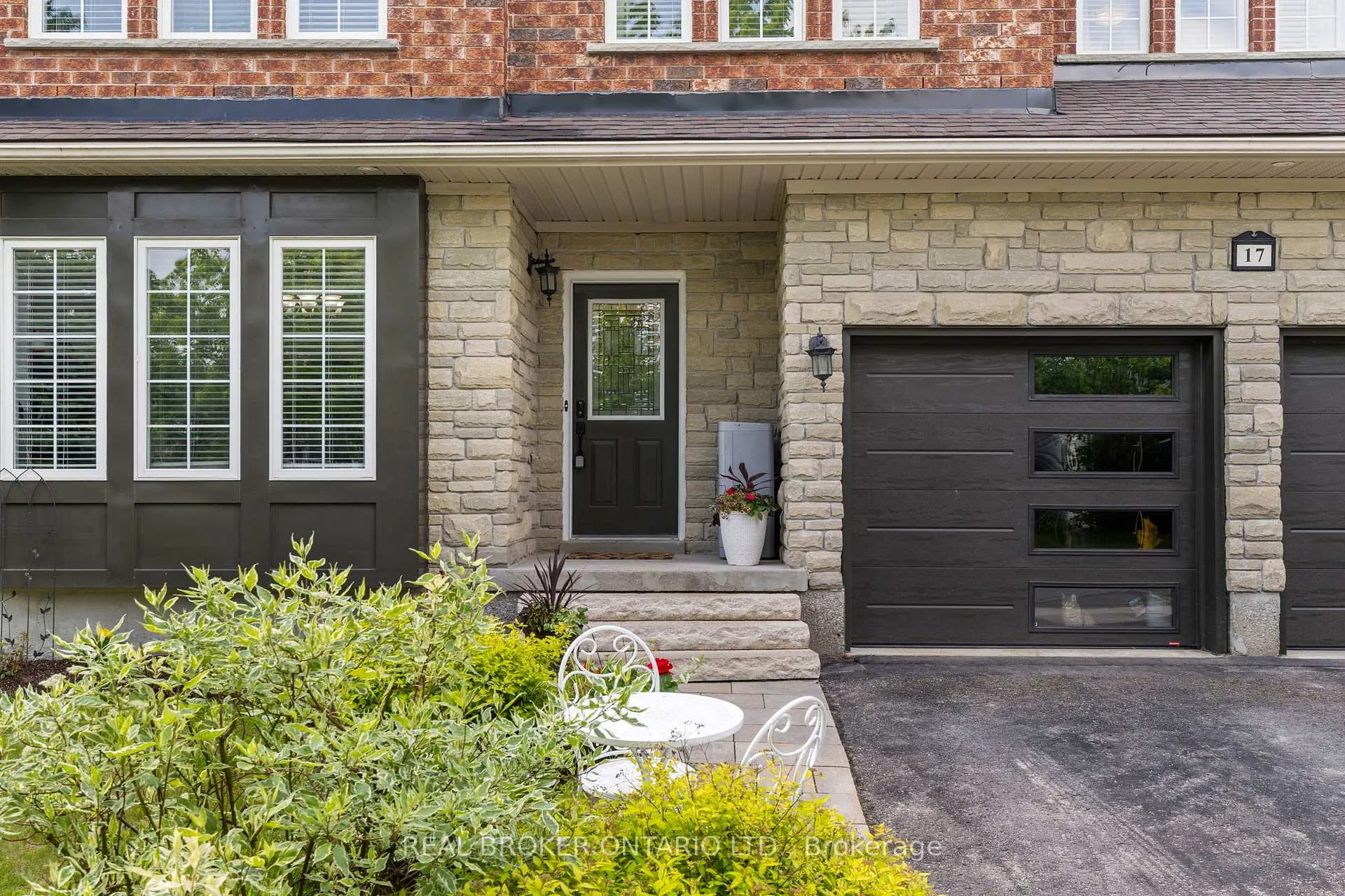 Photo 3 of 17 Cranberry Lane, Barrie, 400 West — HOMEH
