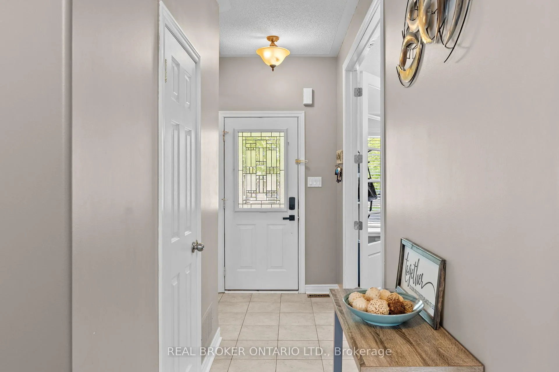 Photo 4 of 17 Cranberry Lane, Barrie, 400 West — HOMEH