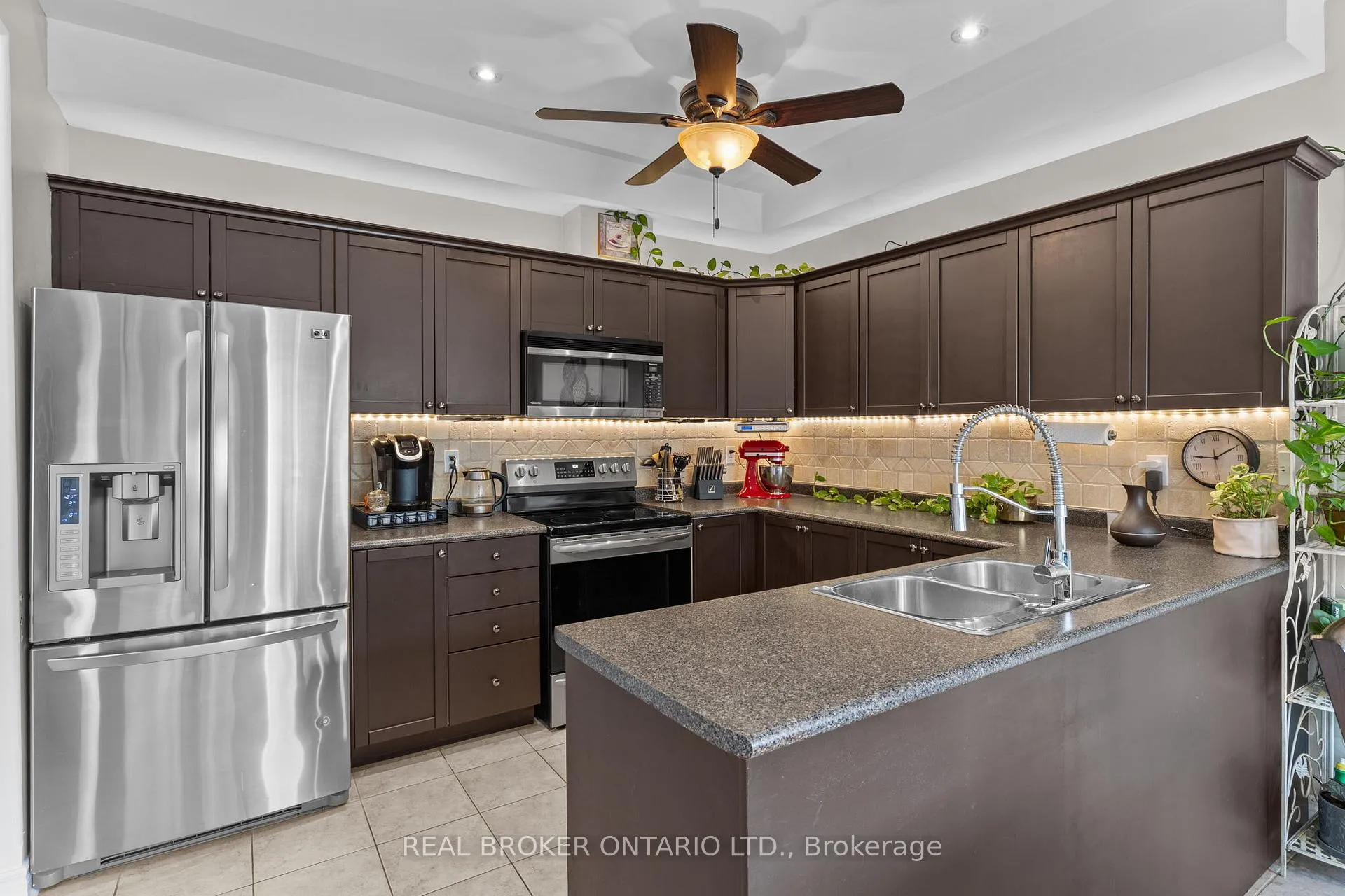 Photo 13 of 17 Cranberry Lane, Barrie, 400 West — HOMEH
