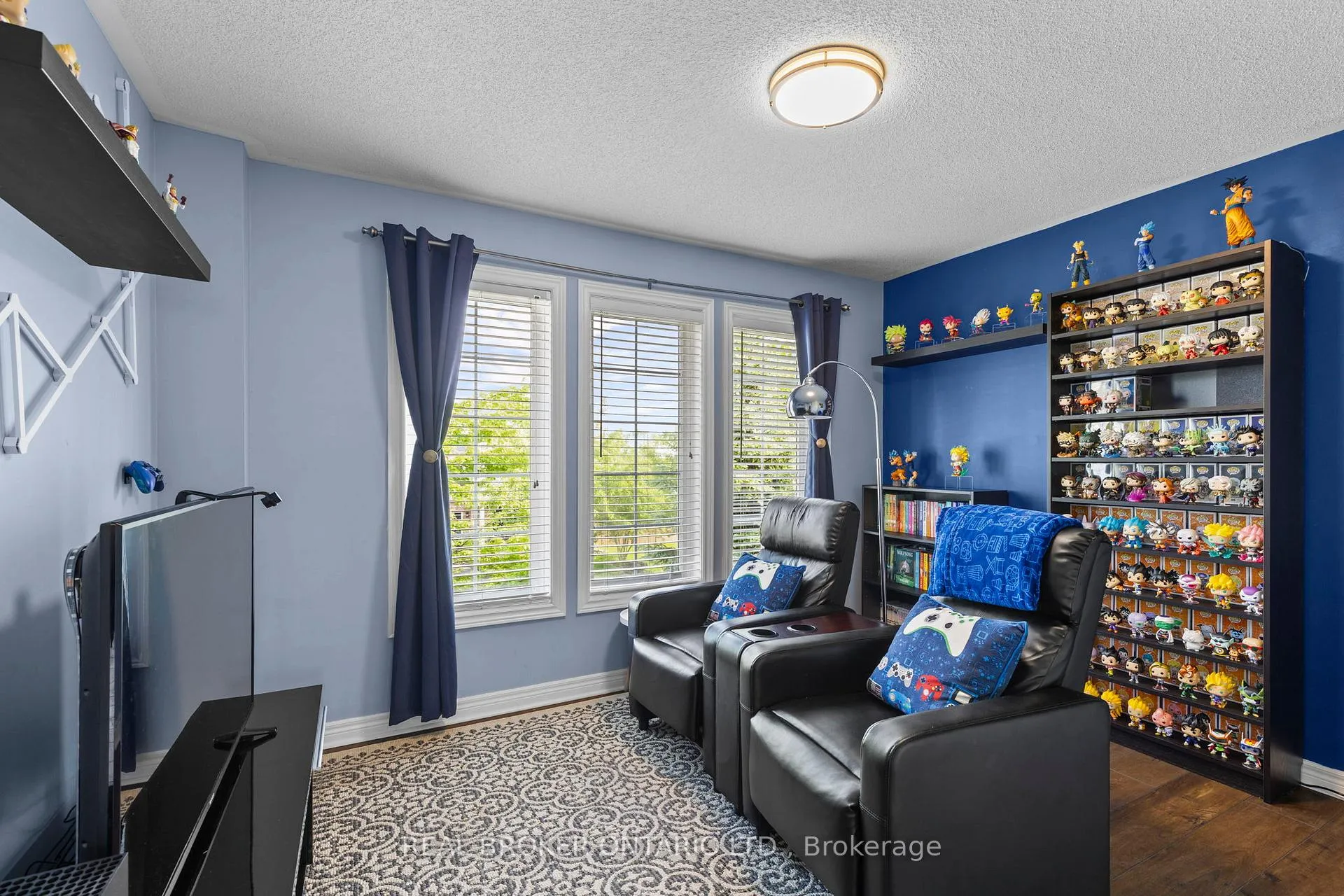 Photo 16 of 17 Cranberry Lane, Barrie, 400 West — HOMEH