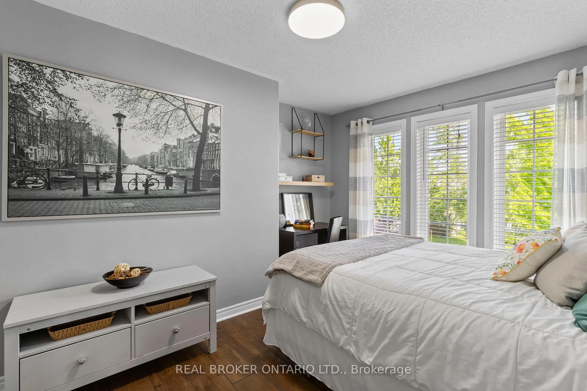 Photo 18 of 17 Cranberry Lane, Barrie, 400 West — HOMEH