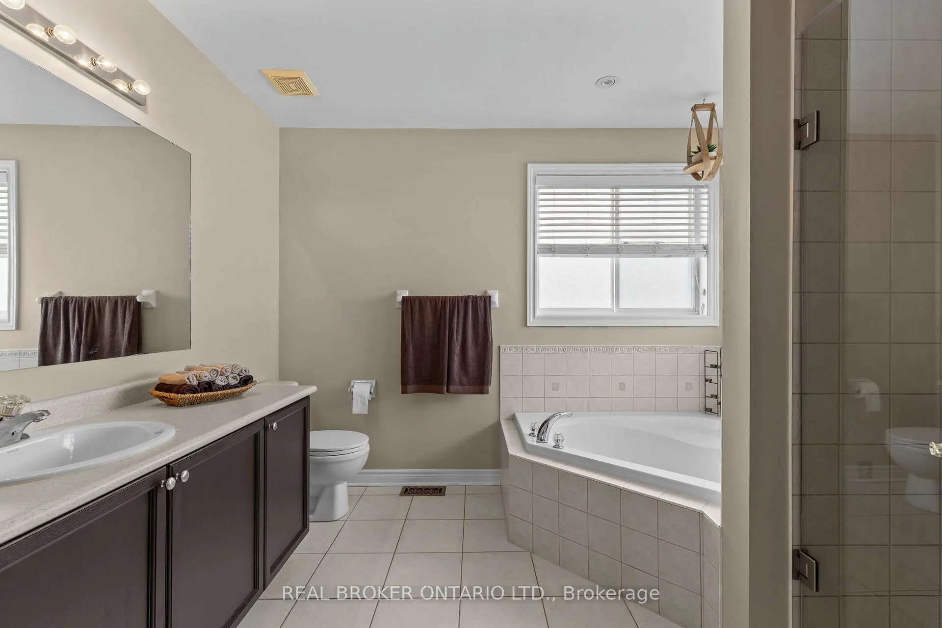 Photo 26 of 17 Cranberry Lane, Barrie, 400 West — HOMEH