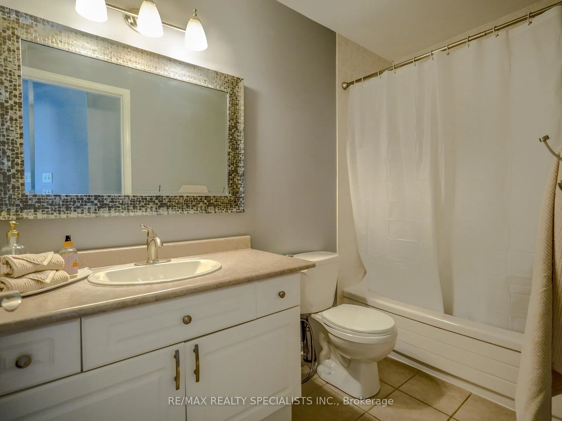 Photo 20 of 94 Seedhouse Lane, Halton Hills, Rural Halton Hills — HOMEH