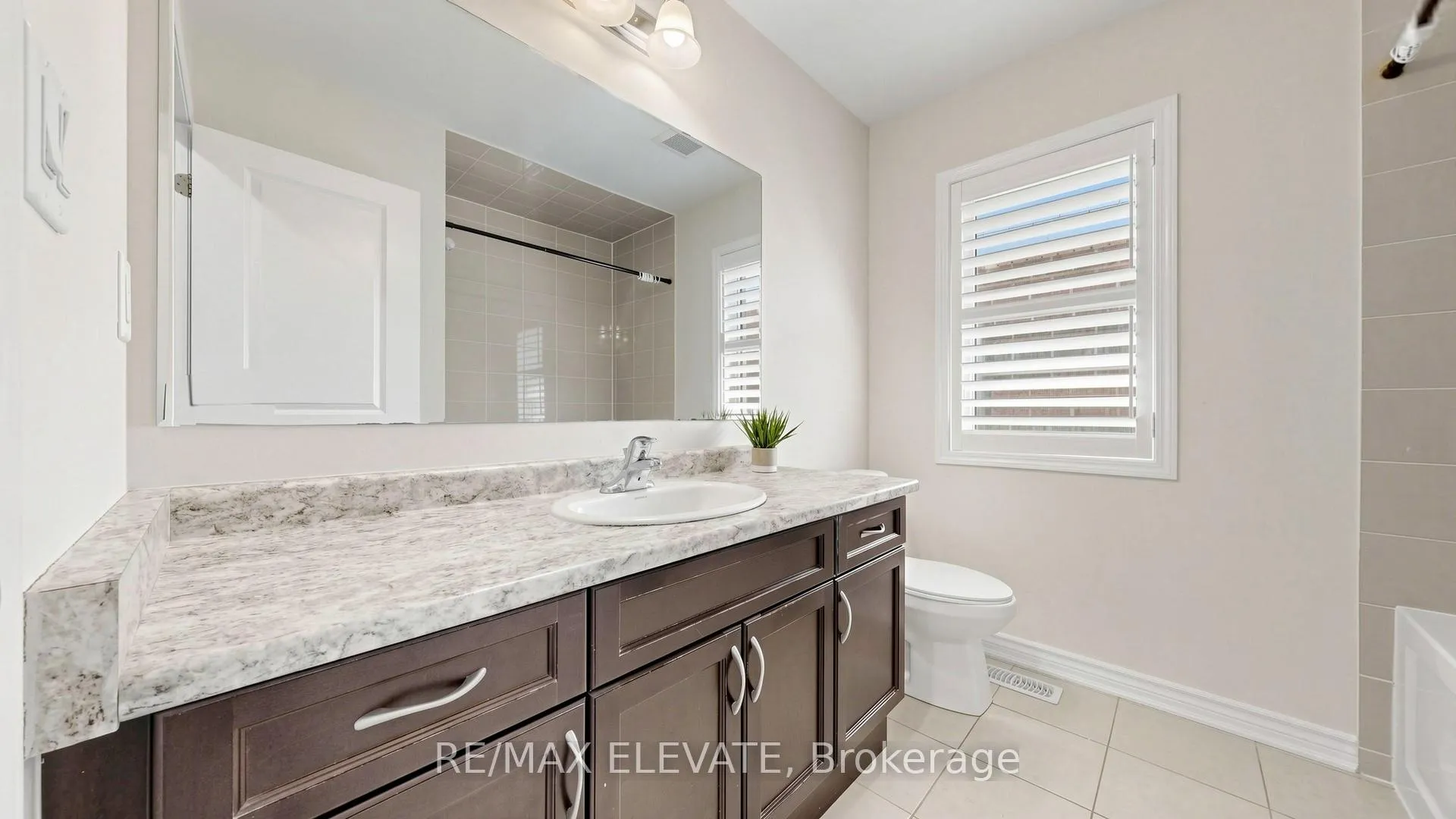 Photo 41 of 2425 Moonlight Crescent, Pickering, Rural Pickering — HOMEH