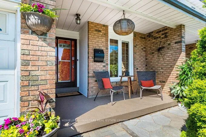 Photo 3 of 18 Pluto Drive, Brampton, Madoc — HOMEH