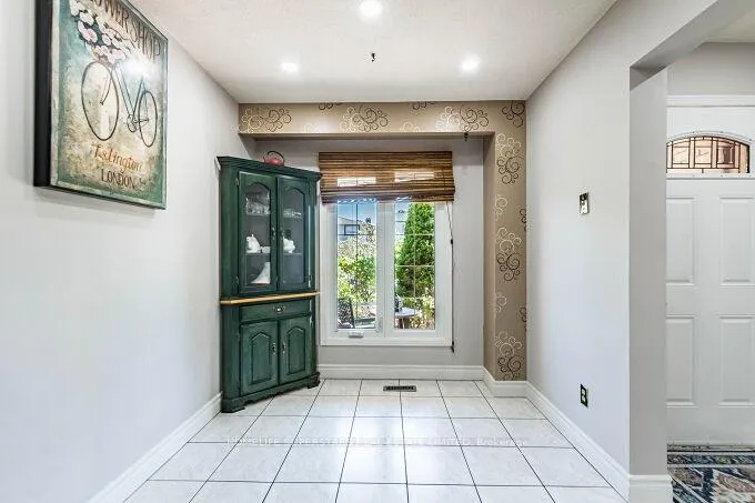 Photo 9 of 18 Pluto Drive, Brampton, Madoc — HOMEH