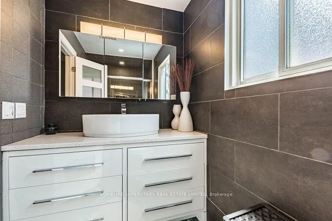 Photo 34 of 18 Pluto Drive, Brampton, Madoc — HOMEH
