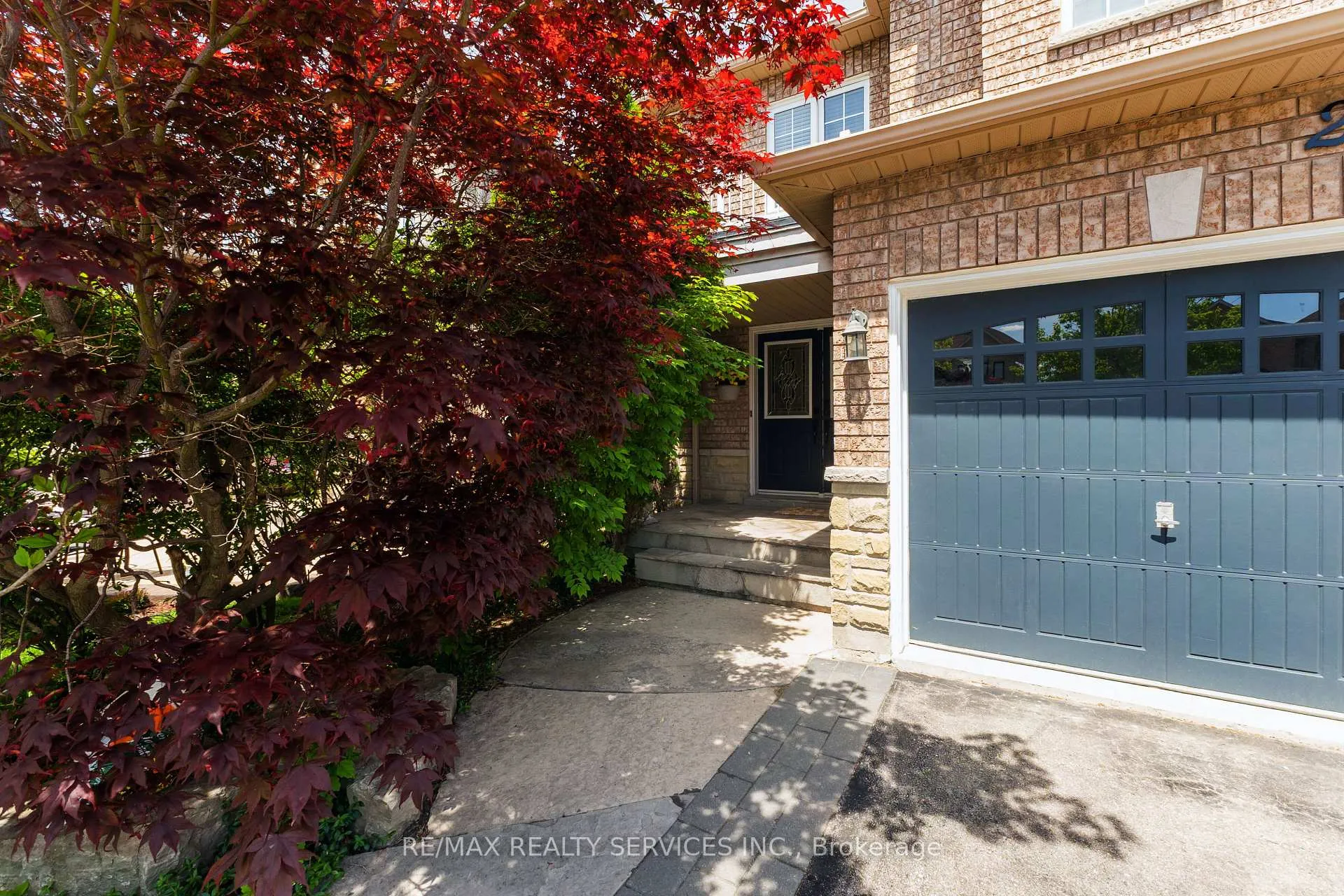 Photo 2 of 295 Queen Mary Drive, Brampton, Fletcher's Meadow — HOMEH