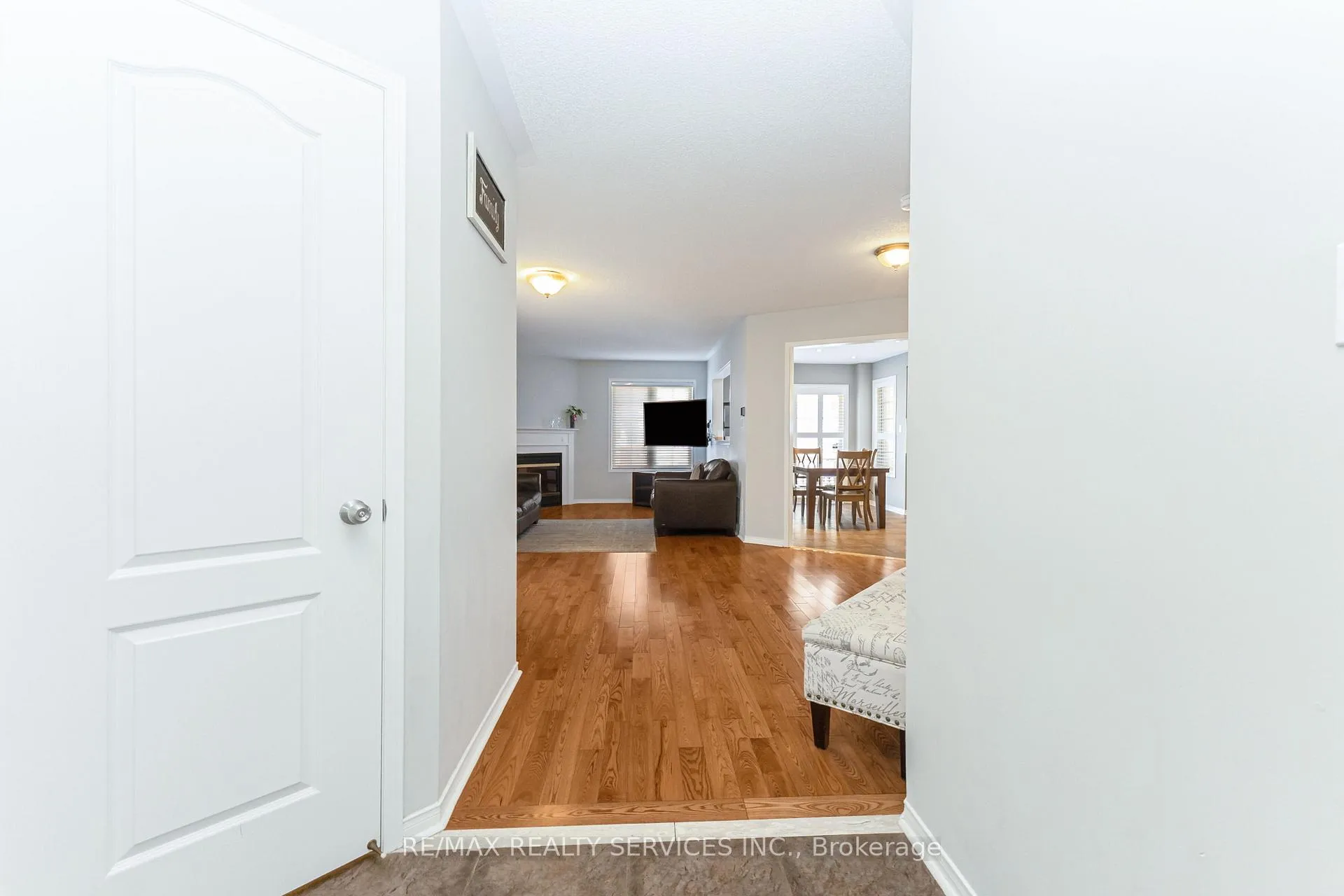 Photo 5 of 295 Queen Mary Drive, Brampton, Fletcher's Meadow — HOMEH