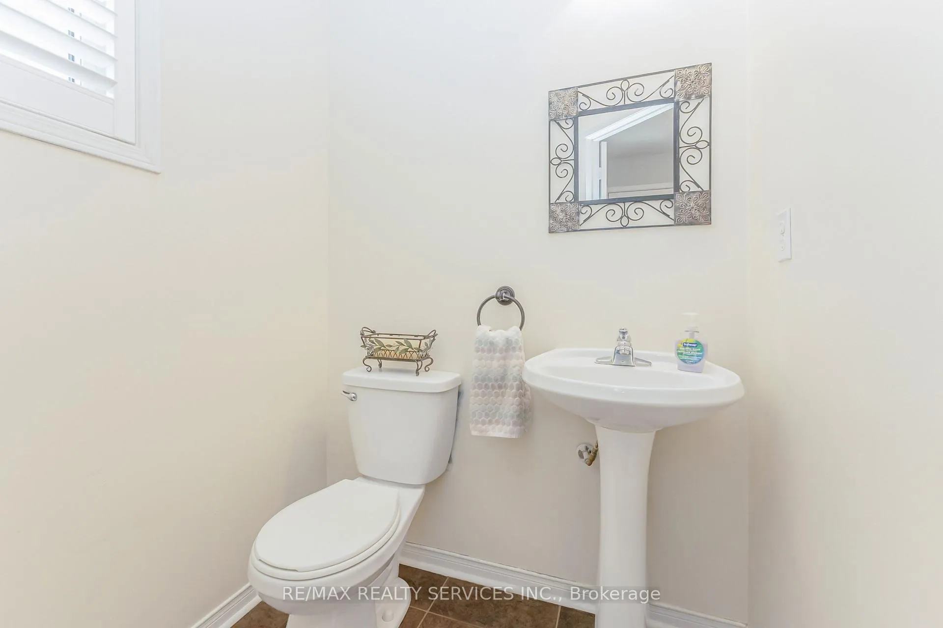 Photo 6 of 295 Queen Mary Drive, Brampton, Fletcher's Meadow — HOMEH