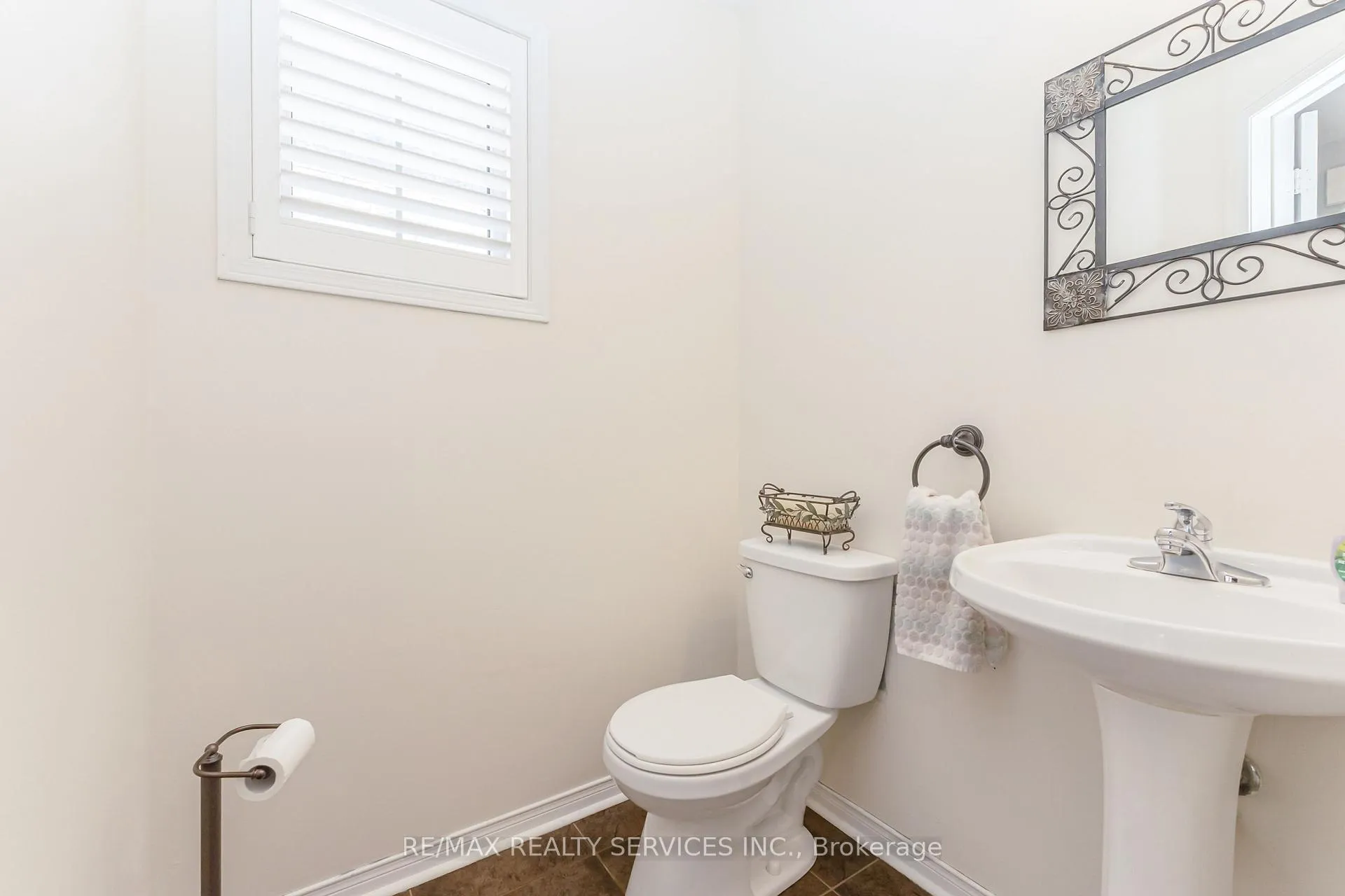 Photo 7 of 295 Queen Mary Drive, Brampton, Fletcher's Meadow — HOMEH