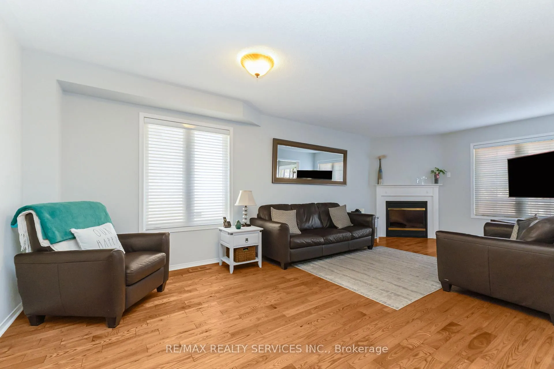 Photo 10 of 295 Queen Mary Drive, Brampton, Fletcher's Meadow — HOMEH