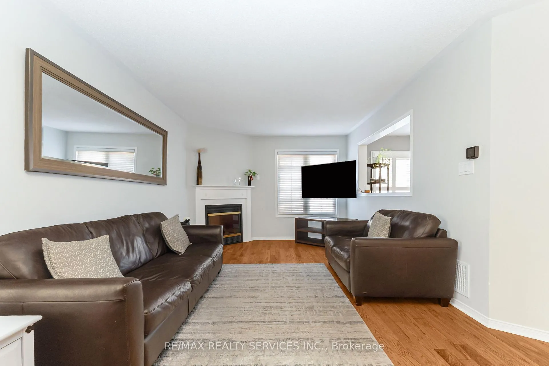 Photo 11 of 295 Queen Mary Drive, Brampton, Fletcher's Meadow — HOMEH
