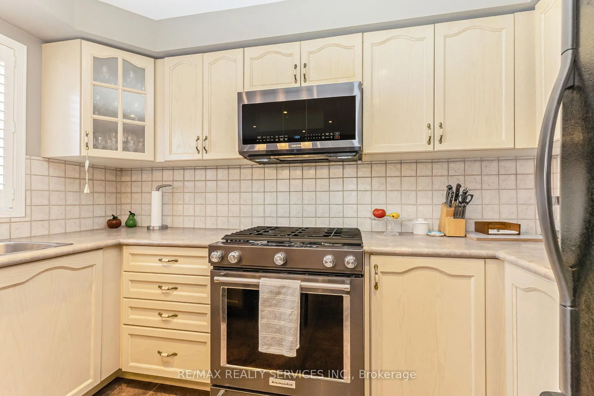 Photo 18 of 295 Queen Mary Drive, Brampton, Fletcher's Meadow — HOMEH
