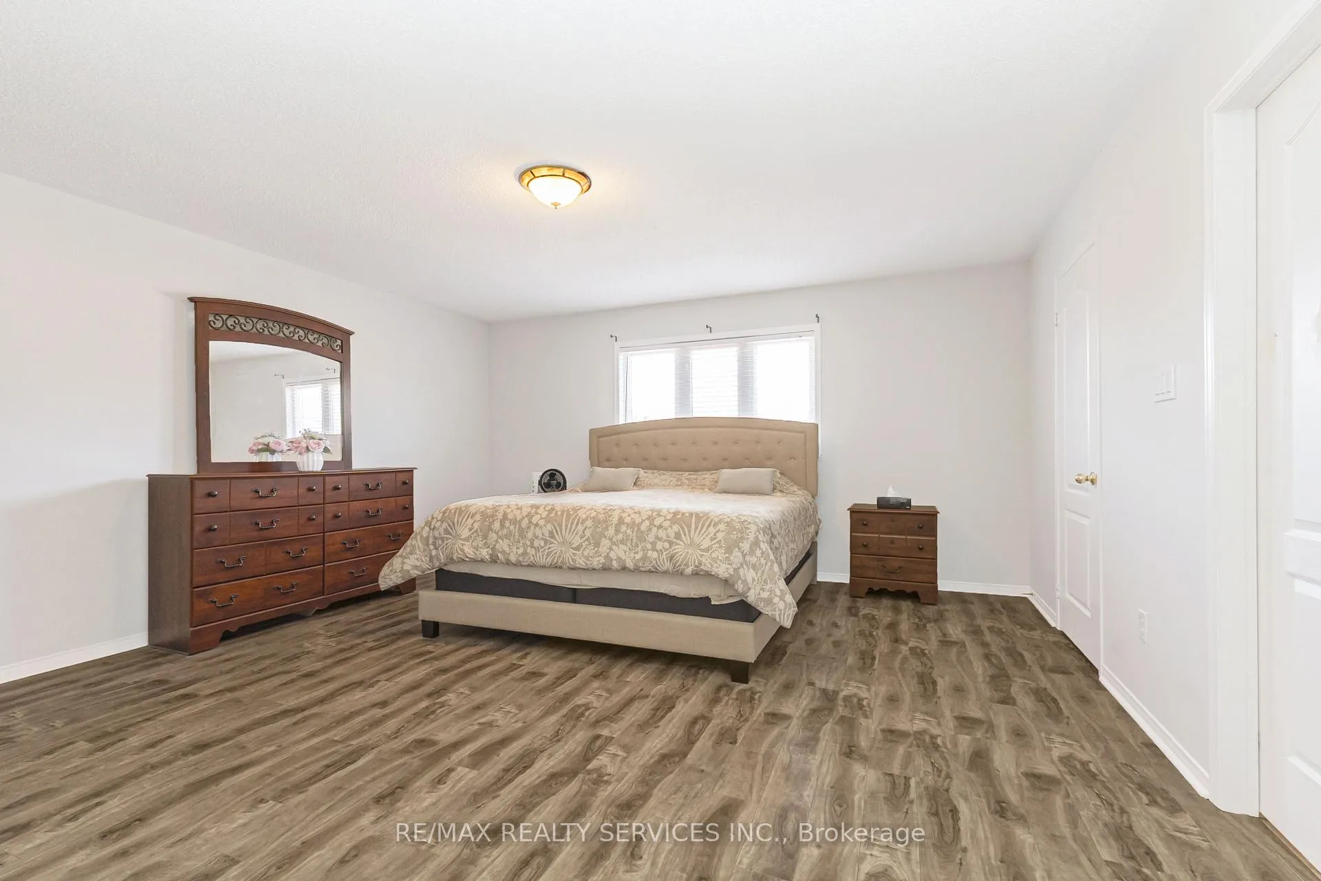 Photo 25 of 295 Queen Mary Drive, Brampton, Fletcher's Meadow — HOMEH
