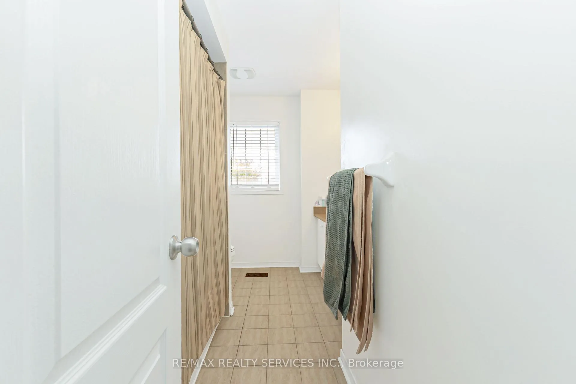 Photo 36 of 295 Queen Mary Drive, Brampton, Fletcher's Meadow — HOMEH