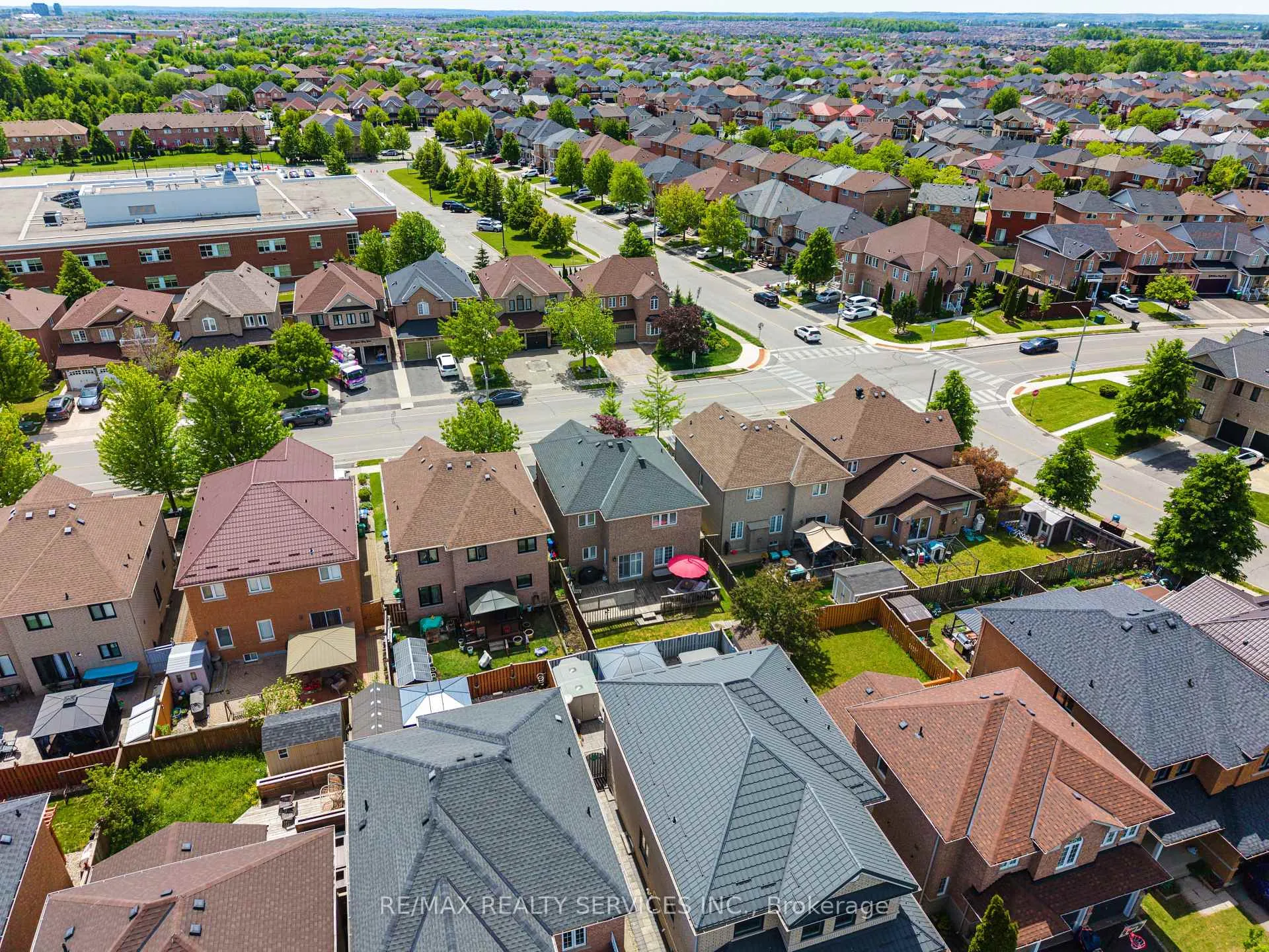 Photo 47 of 295 Queen Mary Drive, Brampton, Fletcher's Meadow — HOMEH