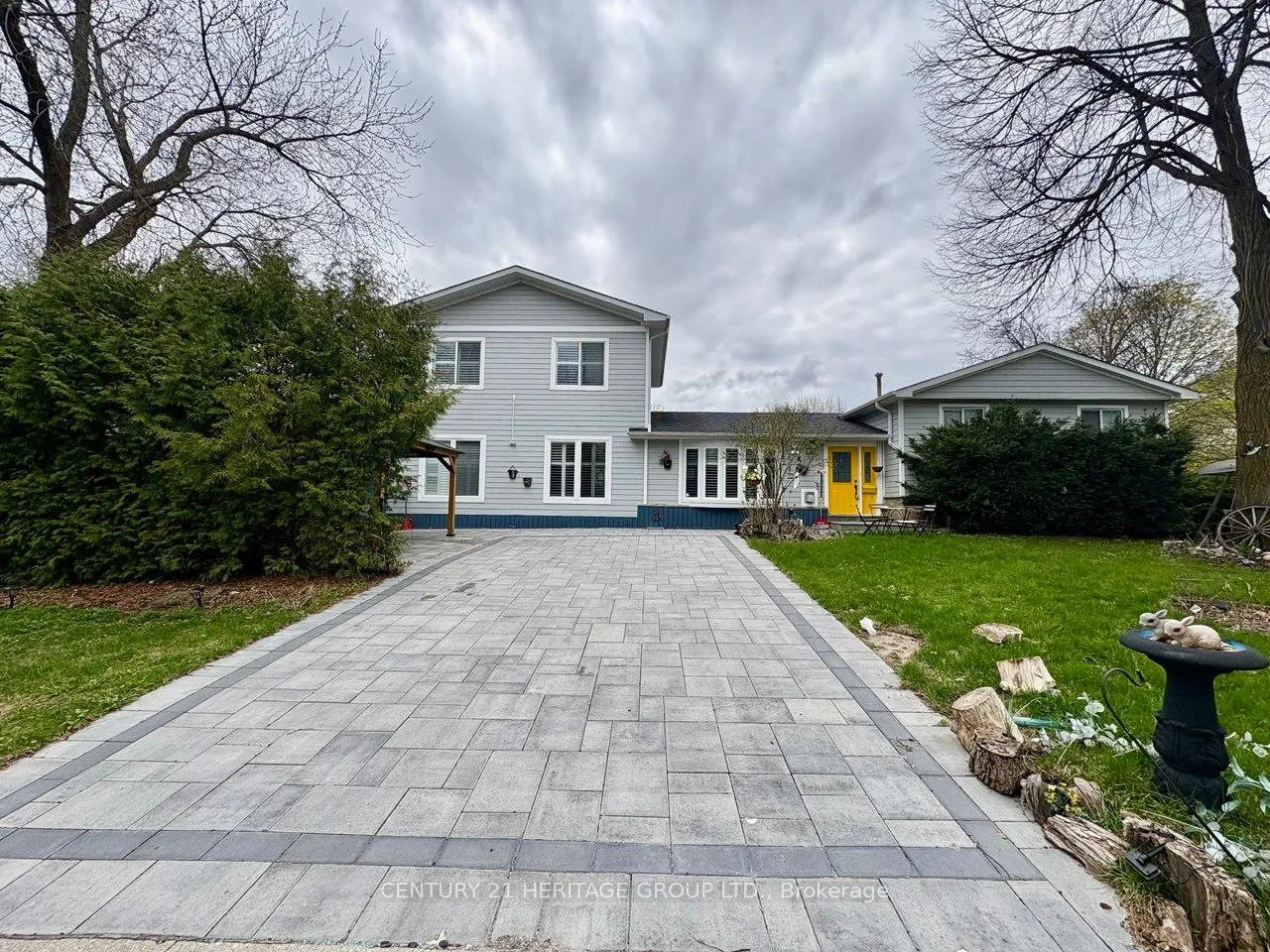 Photo 1 of Unit Main, 22 Cedar Crescent, Aurora, Aurora Village — HOMEH