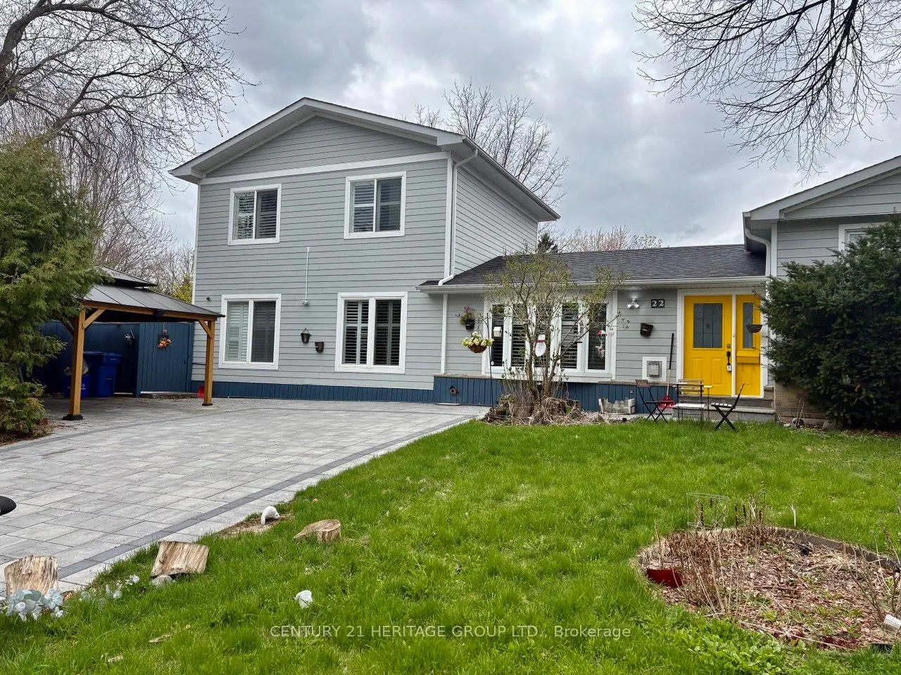 Photo 2 of Unit Main, 22 Cedar Crescent, Aurora, Aurora Village — HOMEH