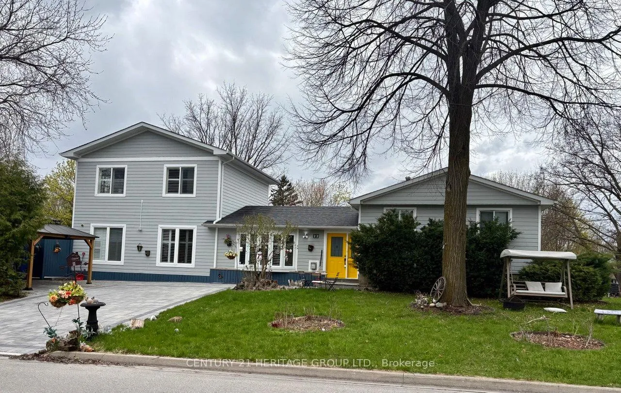 Photo 3 of Unit Main, 22 Cedar Crescent, Aurora, Aurora Village — HOMEH