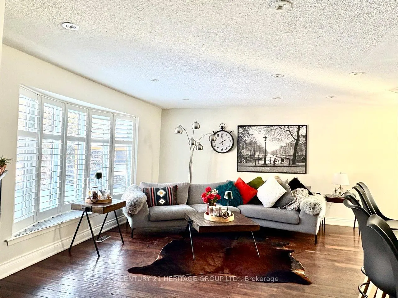Photo 7 of Unit Main, 22 Cedar Crescent, Aurora, Aurora Village — HOMEH