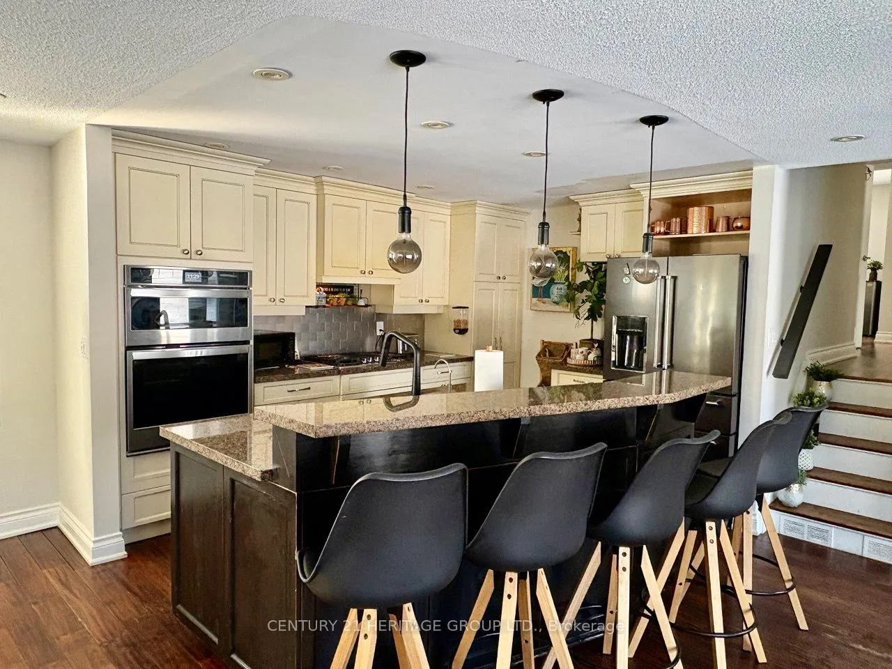 Photo 8 of Unit Main, 22 Cedar Crescent, Aurora, Aurora Village — HOMEH