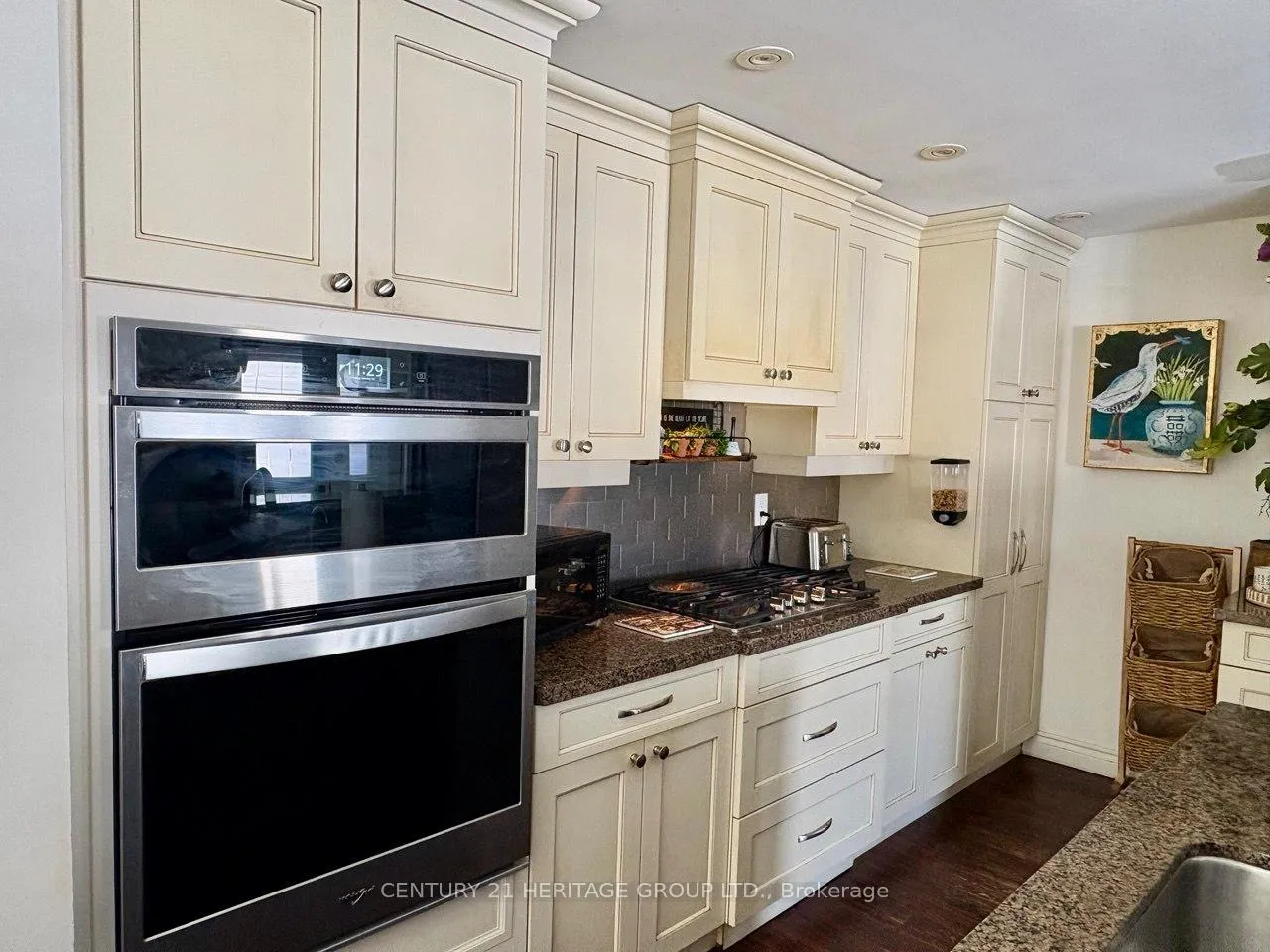 Photo 9 of Unit Main, 22 Cedar Crescent, Aurora, Aurora Village — HOMEH