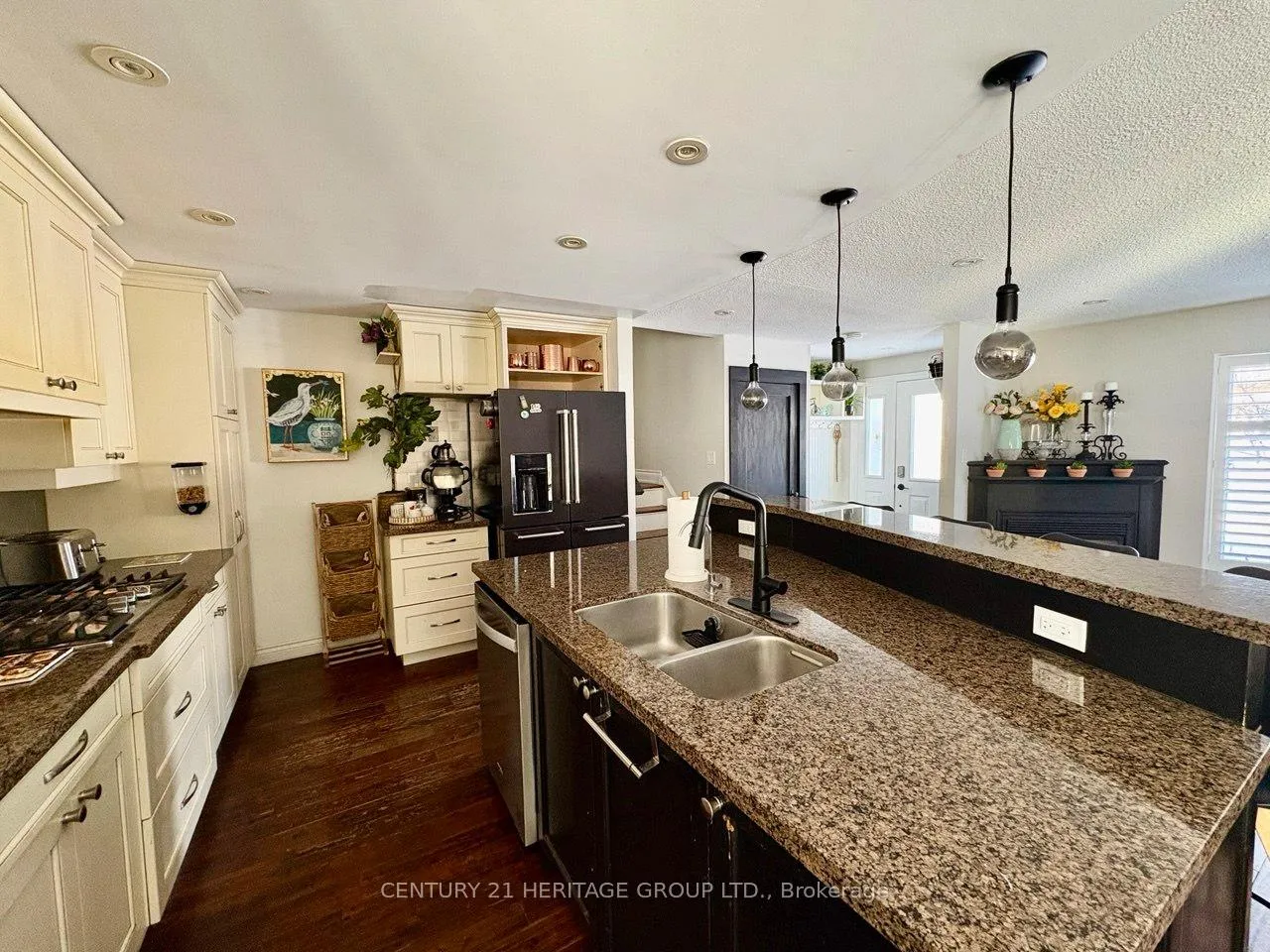 Photo 10 of Unit Main, 22 Cedar Crescent, Aurora, Aurora Village — HOMEH