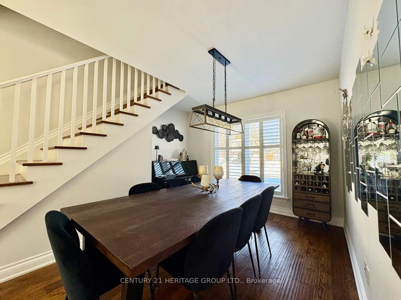 Photo 11 of Unit Main, 22 Cedar Crescent, Aurora, Aurora Village — HOMEH