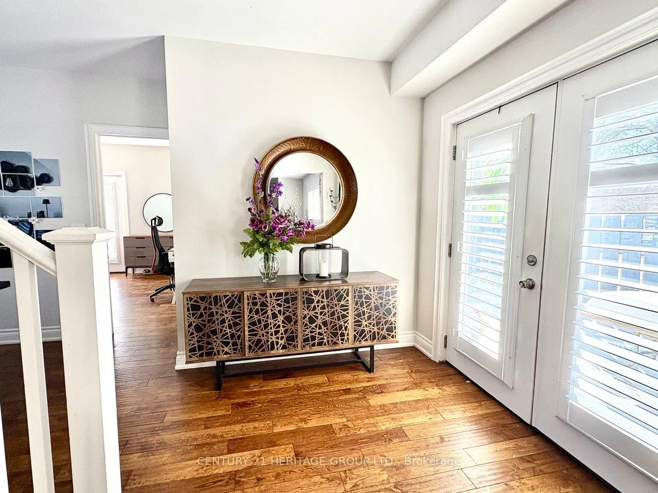 Photo 12 of Unit Main, 22 Cedar Crescent, Aurora, Aurora Village — HOMEH