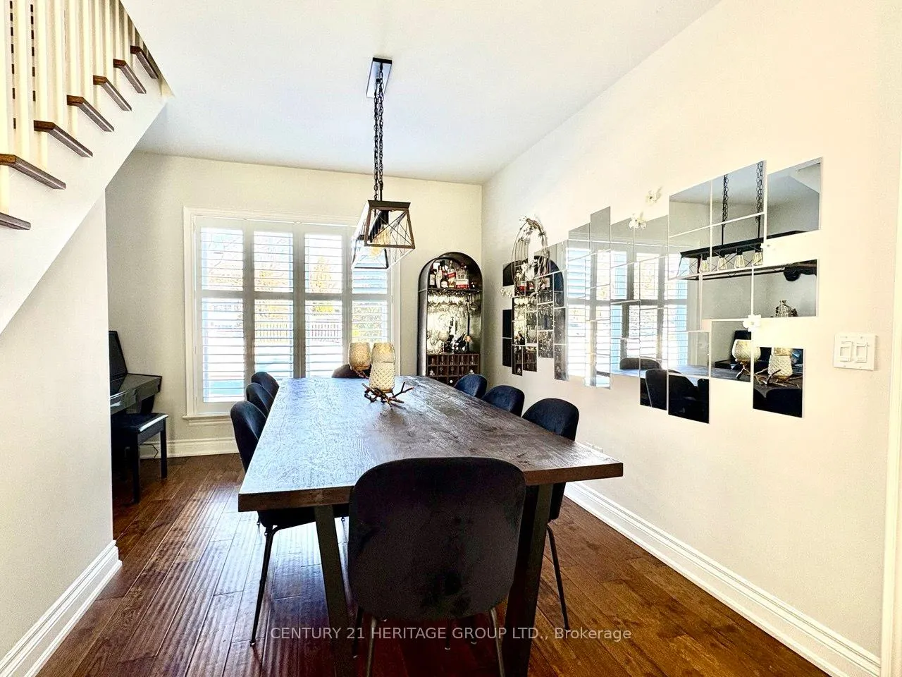 Photo 13 of Unit Main, 22 Cedar Crescent, Aurora, Aurora Village — HOMEH