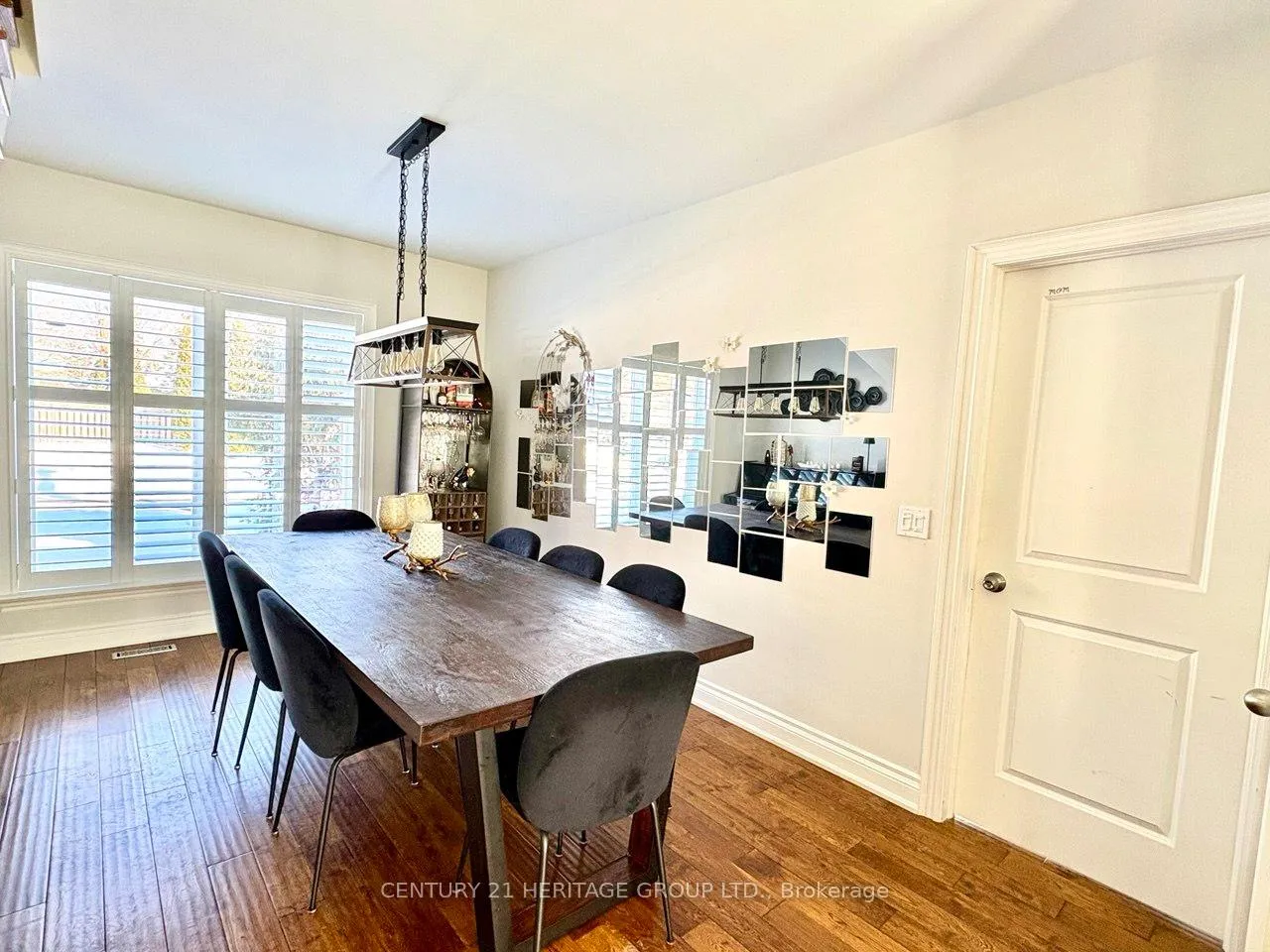 Photo 14 of Unit Main, 22 Cedar Crescent, Aurora, Aurora Village — HOMEH