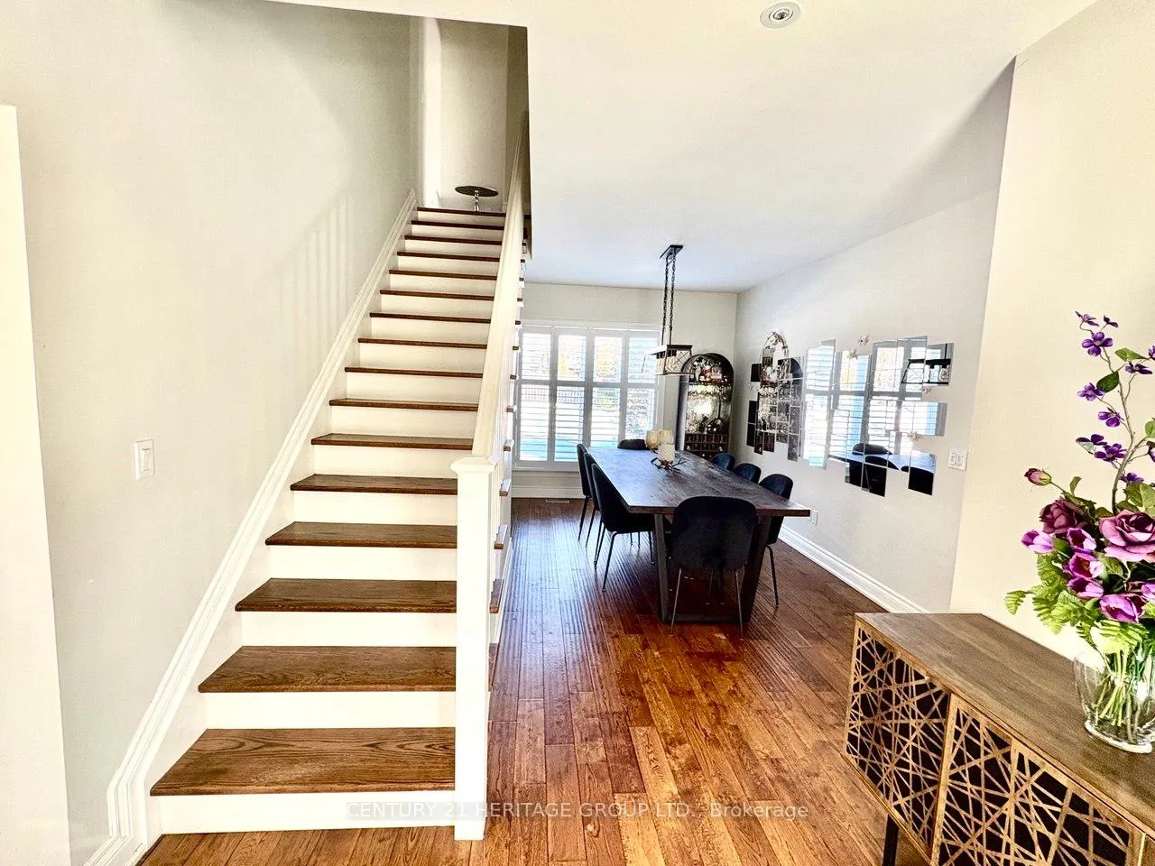 Photo 15 of Unit Main, 22 Cedar Crescent, Aurora, Aurora Village — HOMEH