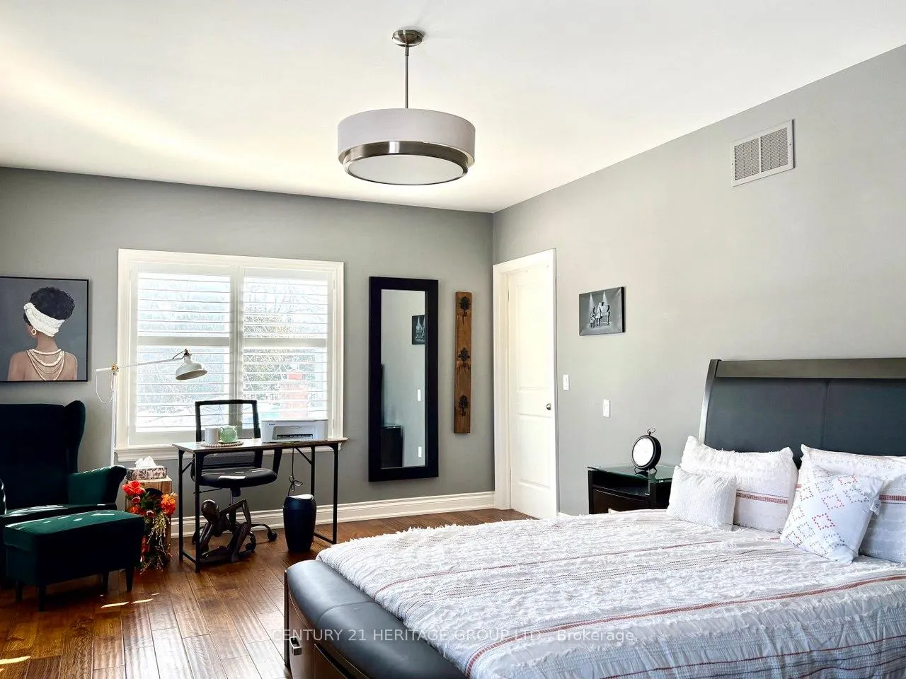 Photo 17 of Unit Main, 22 Cedar Crescent, Aurora, Aurora Village — HOMEH