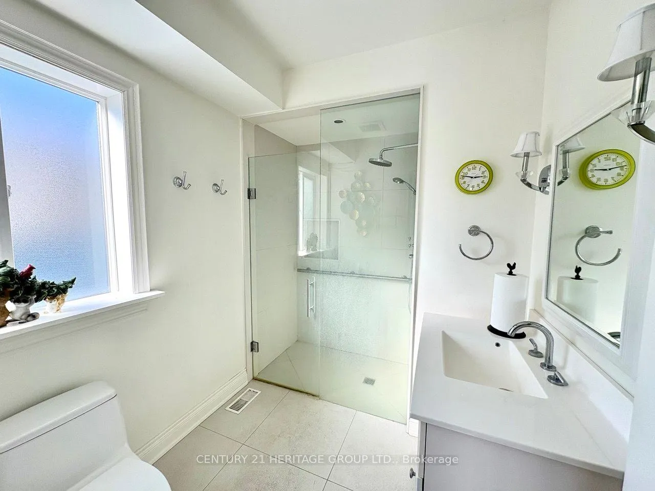 Photo 20 of Unit Main, 22 Cedar Crescent, Aurora, Aurora Village — HOMEH
