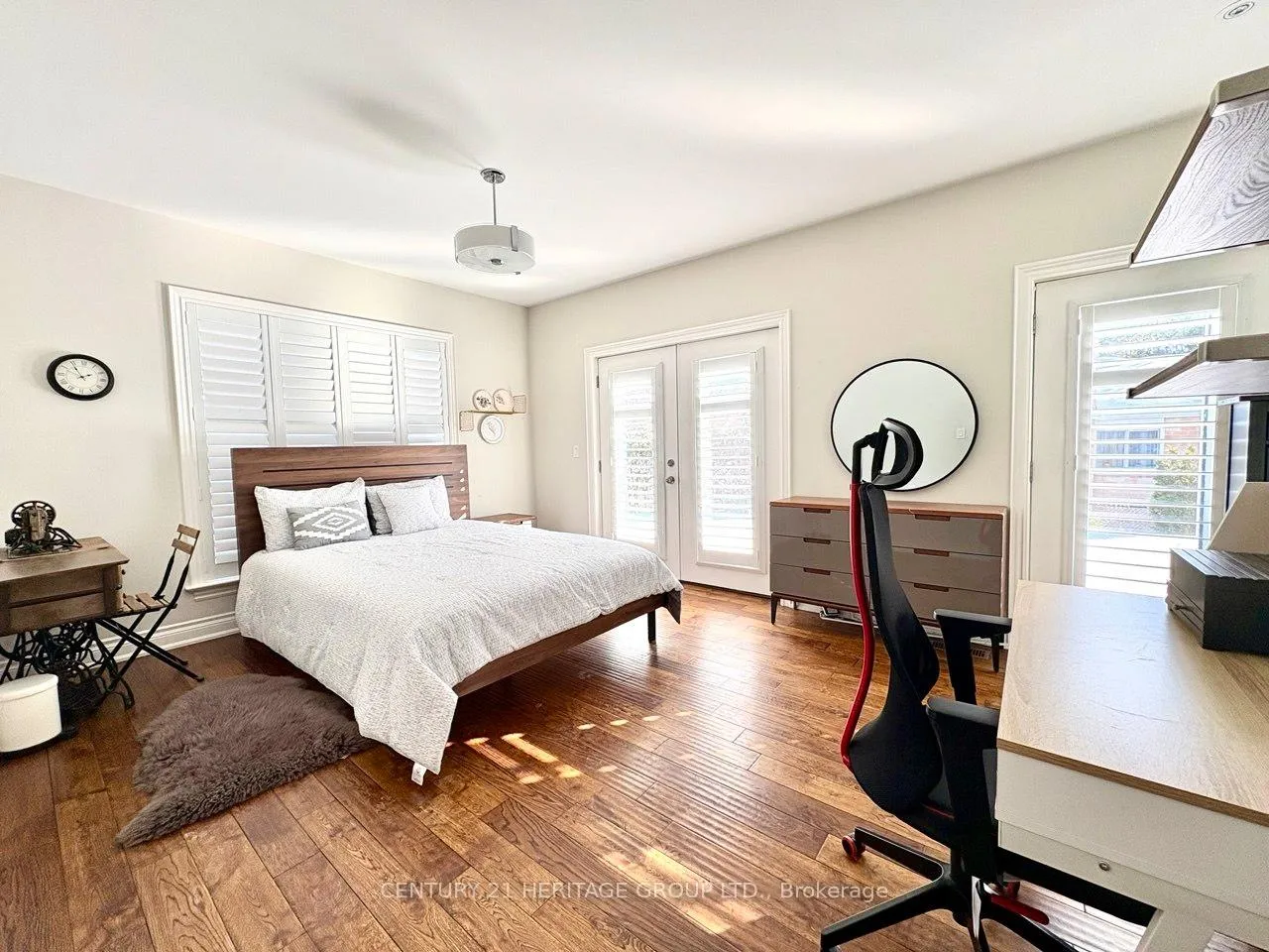 Photo 21 of Unit Main, 22 Cedar Crescent, Aurora, Aurora Village — HOMEH