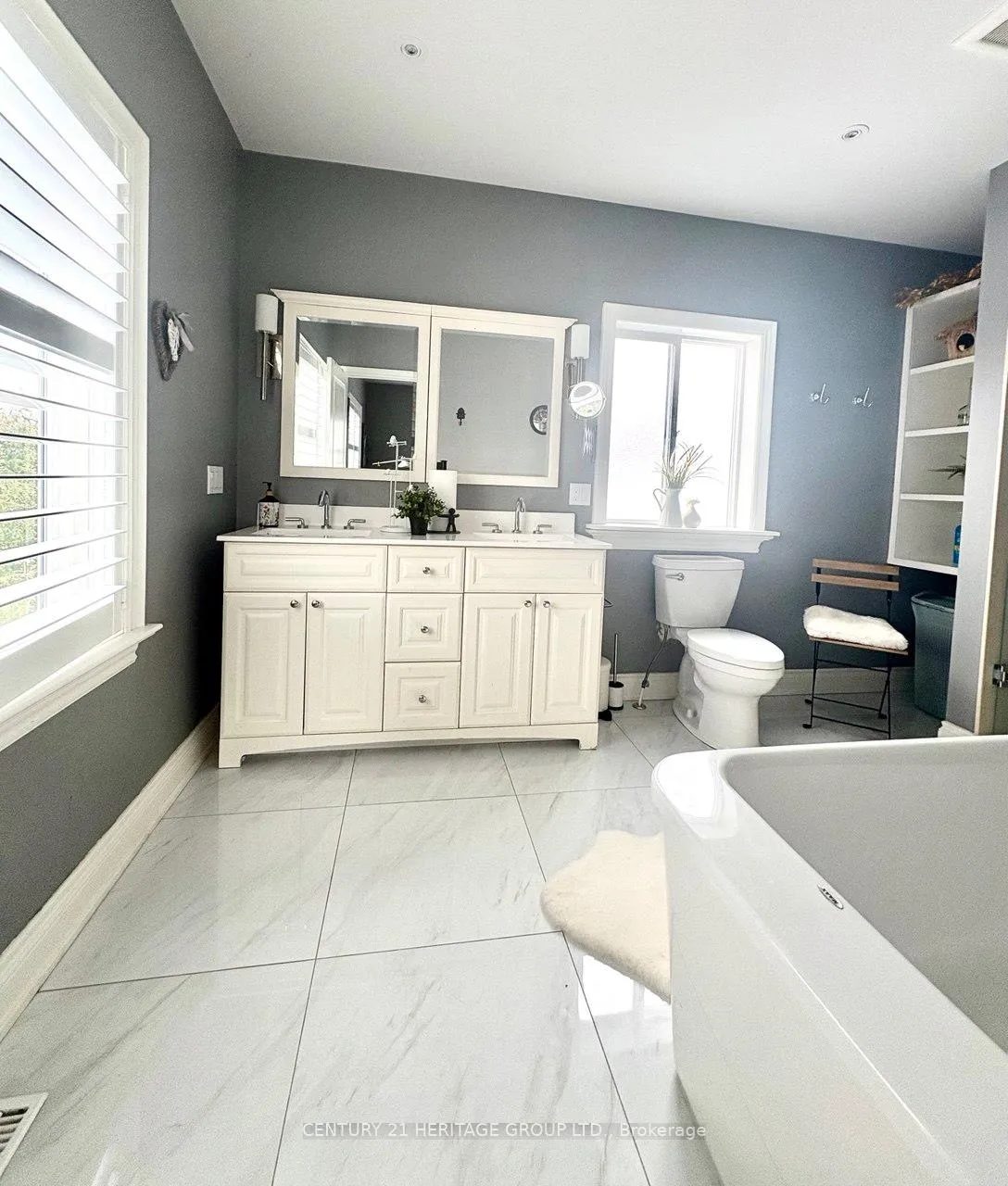 Photo 23 of Unit Main, 22 Cedar Crescent, Aurora, Aurora Village — HOMEH