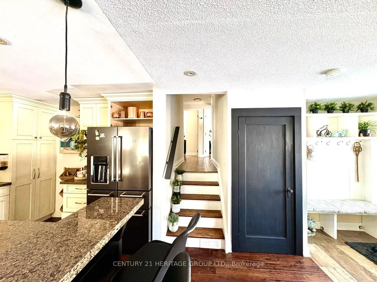 Photo 24 of Unit Main, 22 Cedar Crescent, Aurora, Aurora Village — HOMEH