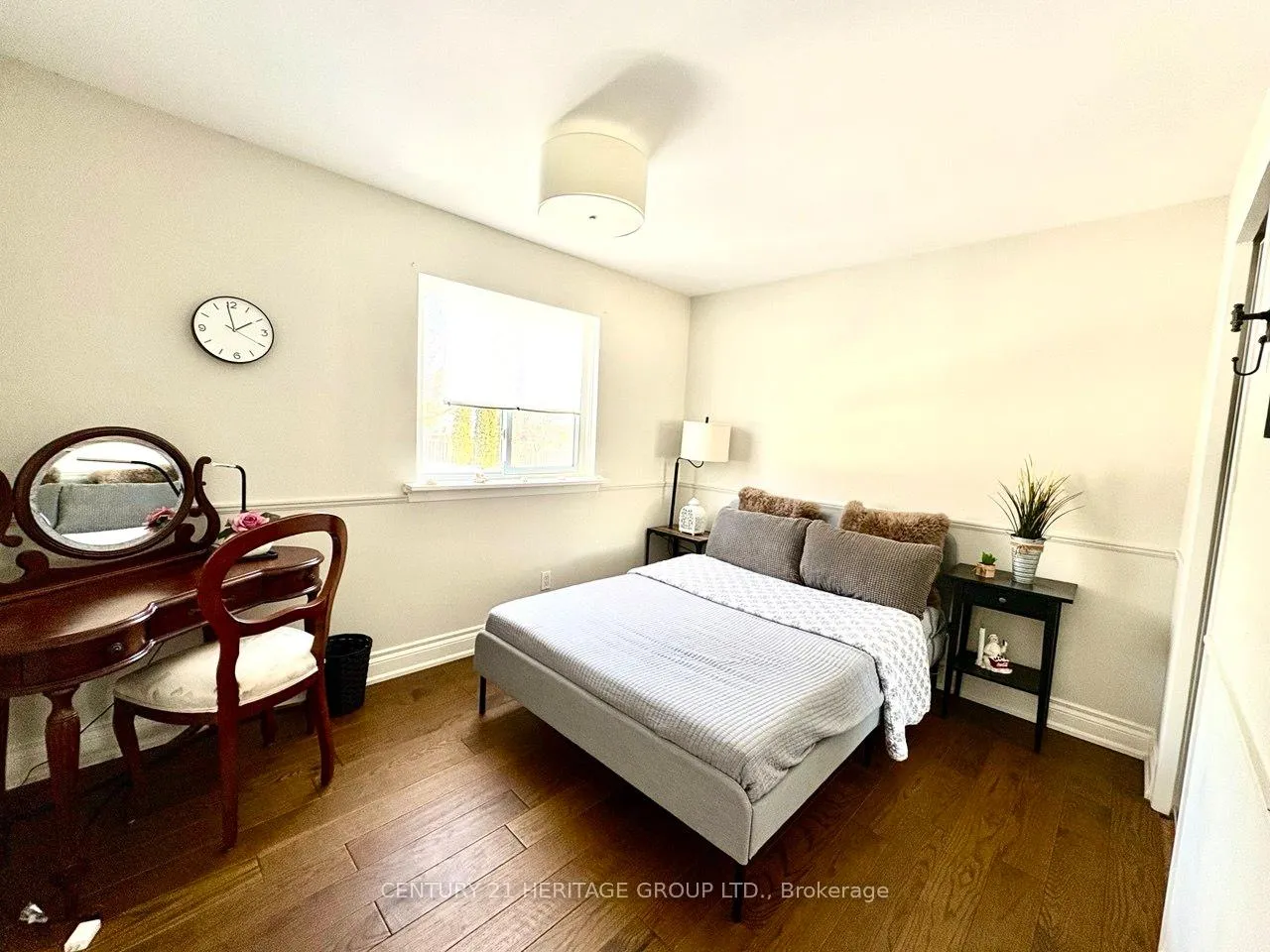 Photo 25 of Unit Main, 22 Cedar Crescent, Aurora, Aurora Village — HOMEH