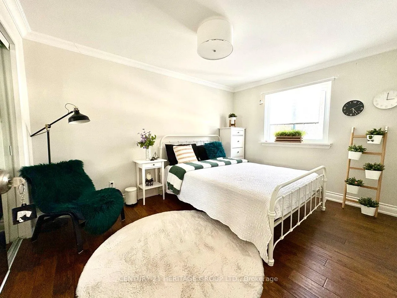 Photo 26 of Unit Main, 22 Cedar Crescent, Aurora, Aurora Village — HOMEH