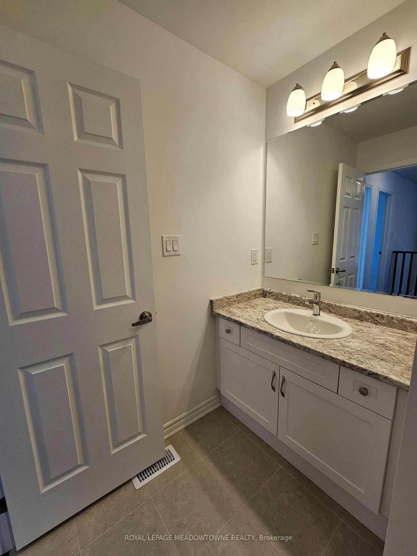 Photo 19 of 879 Amand Drive, Kitchener — HOMEH