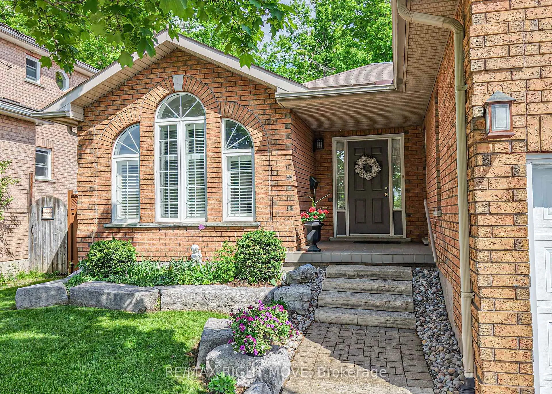 Photo 3 of 3170 Monarch Drive W, Orillia — HOMEH