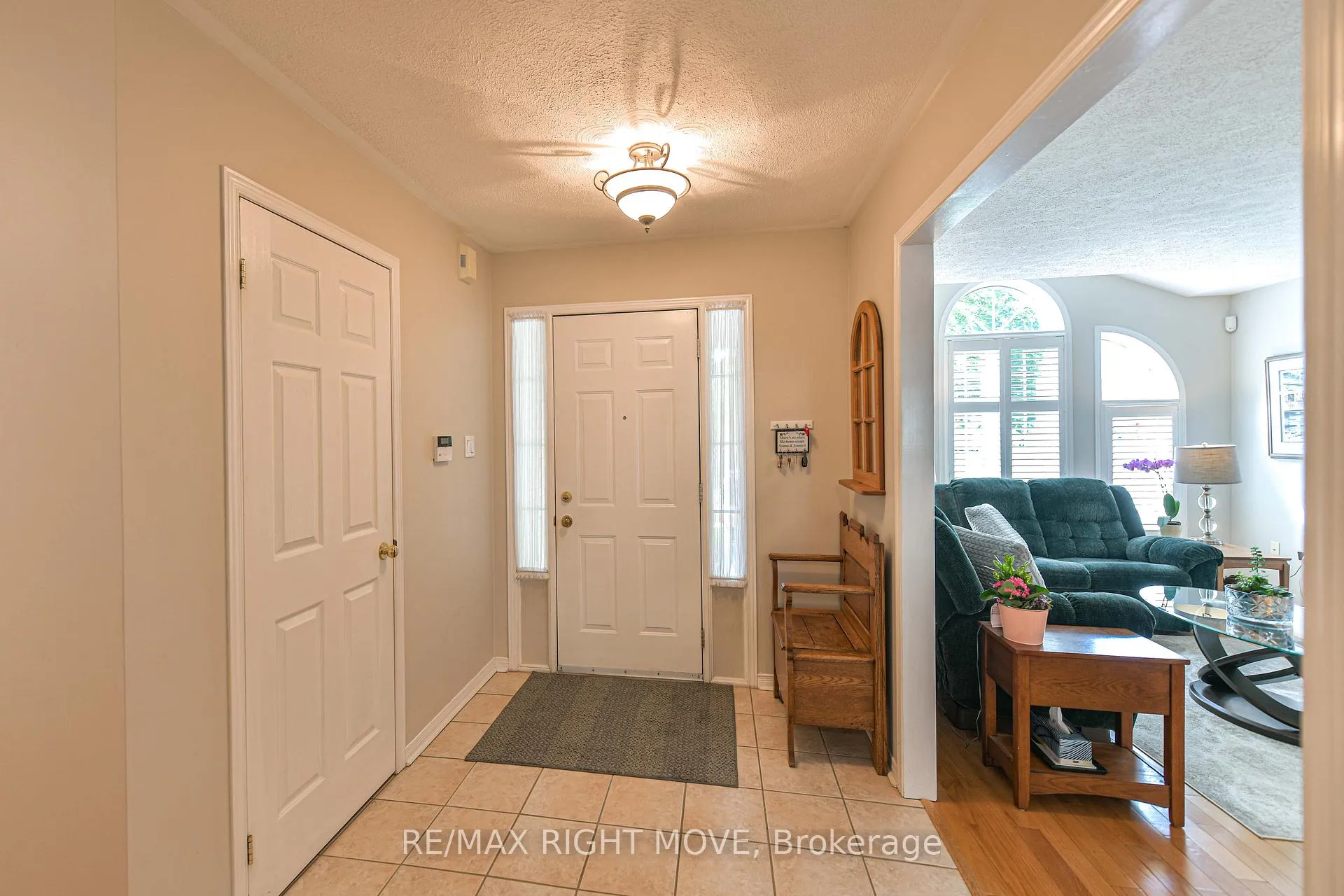 Photo 5 of 3170 Monarch Drive W, Orillia — HOMEH